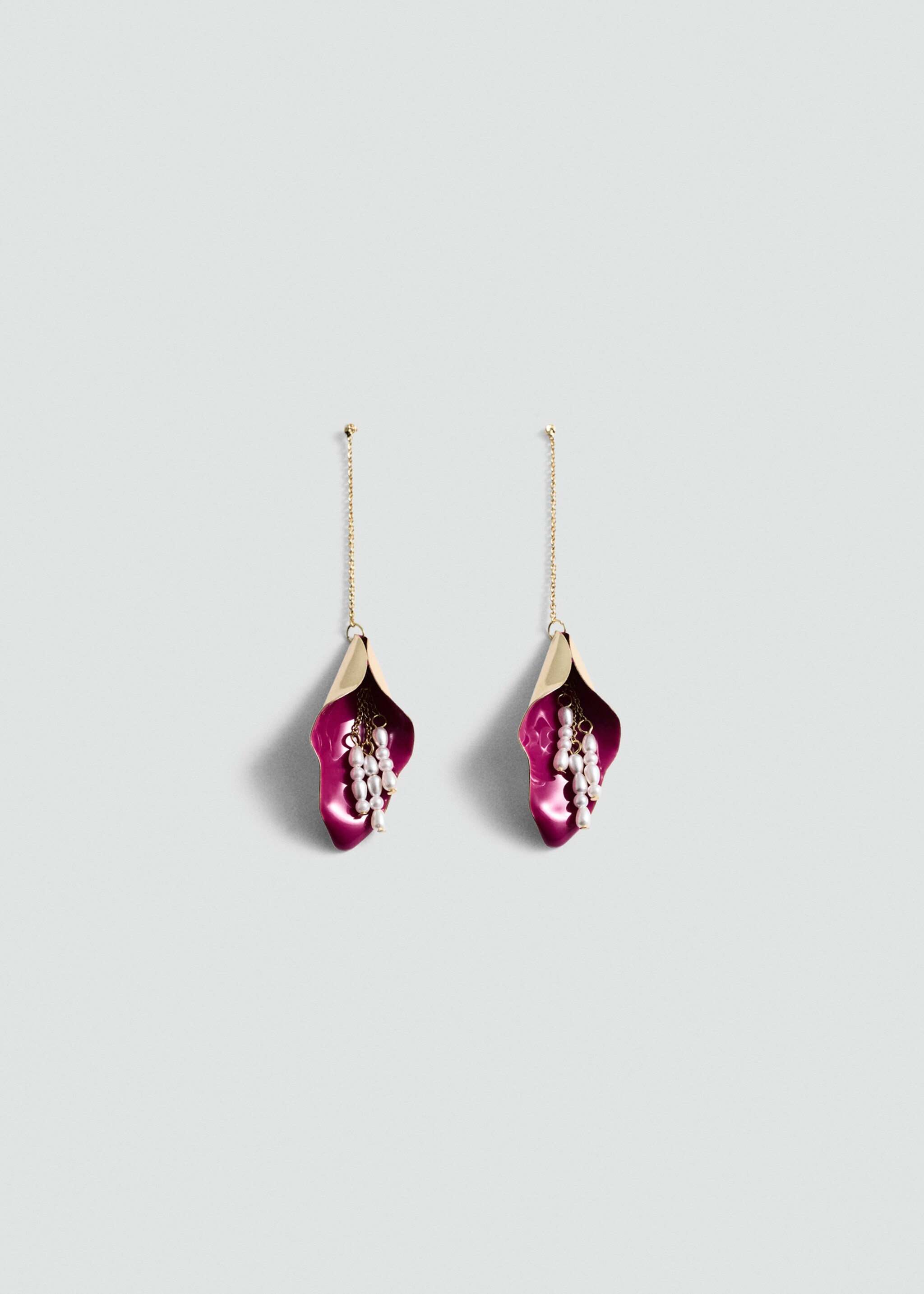 Long earrings with leaf design - Article without model