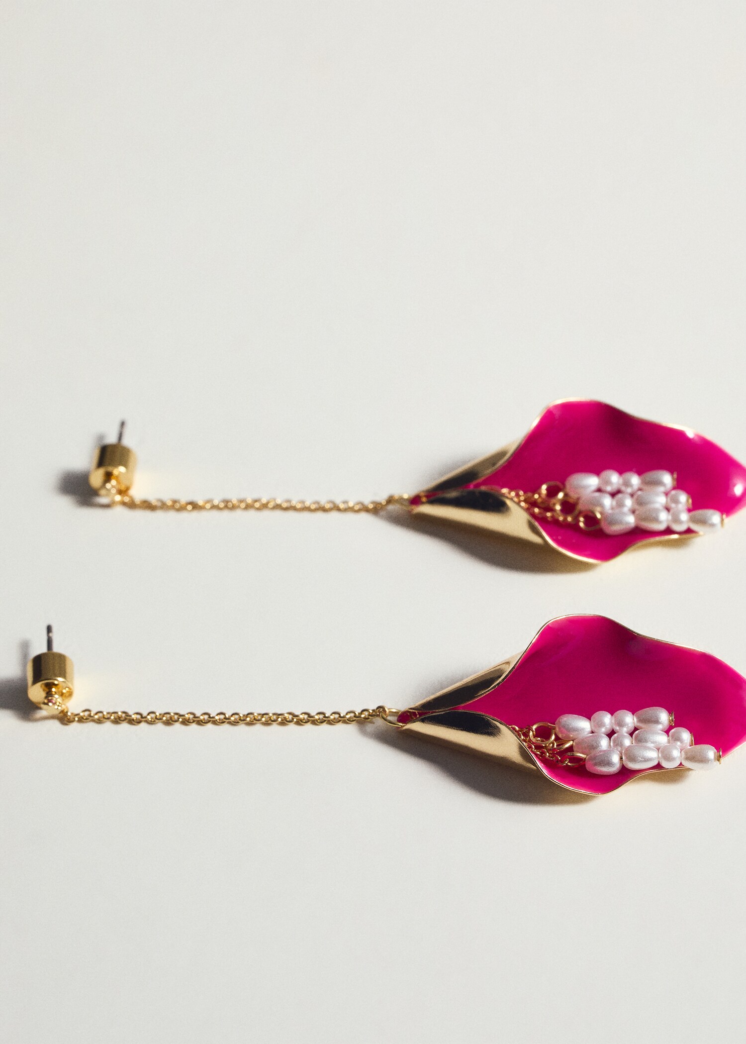 Long earrings with leaf design - Details of the article 5