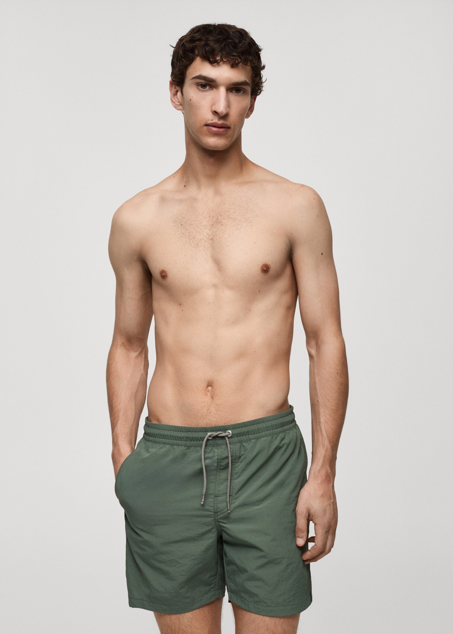 Maillot de bain uni cordon - Plan moyen