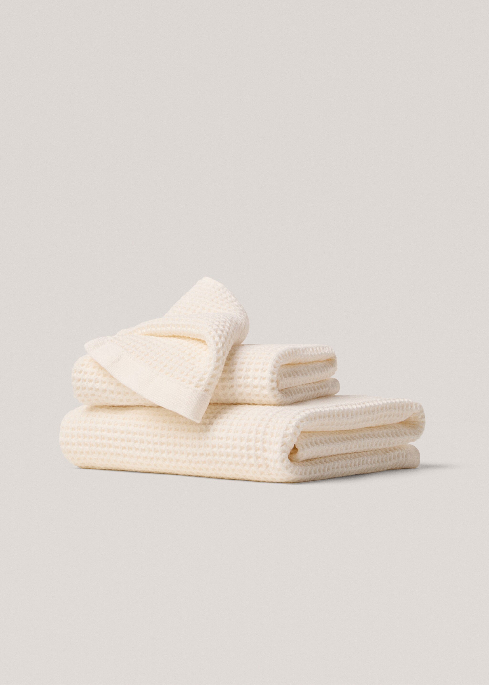 100% cotton waffle bath towel 90x150cm - Article without model, Ecru. Ref: 77000648-00.