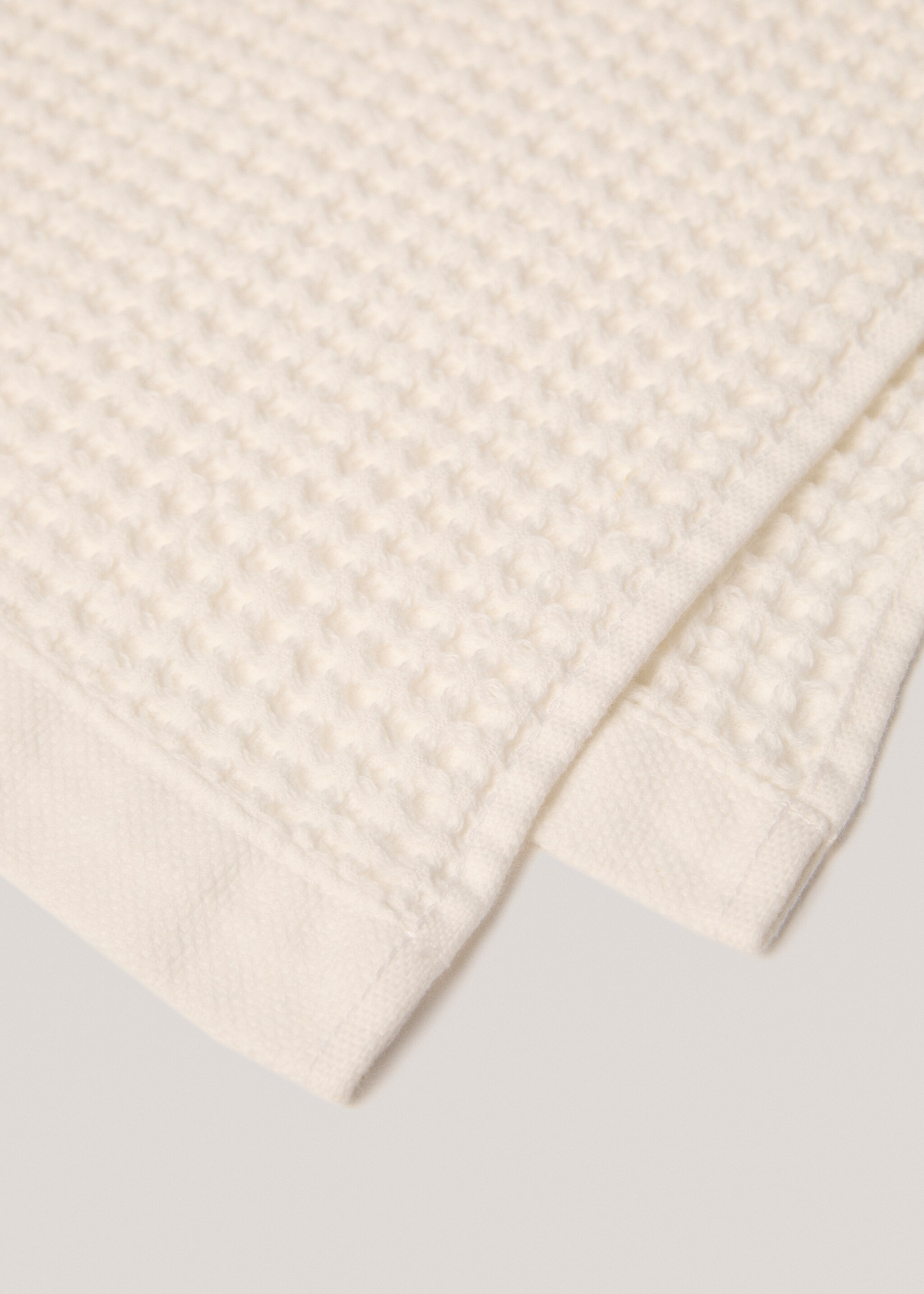 100% cotton waffle bath towel 90x150cm - Details of the article 1, Ecru. Ref: 77000648-00.