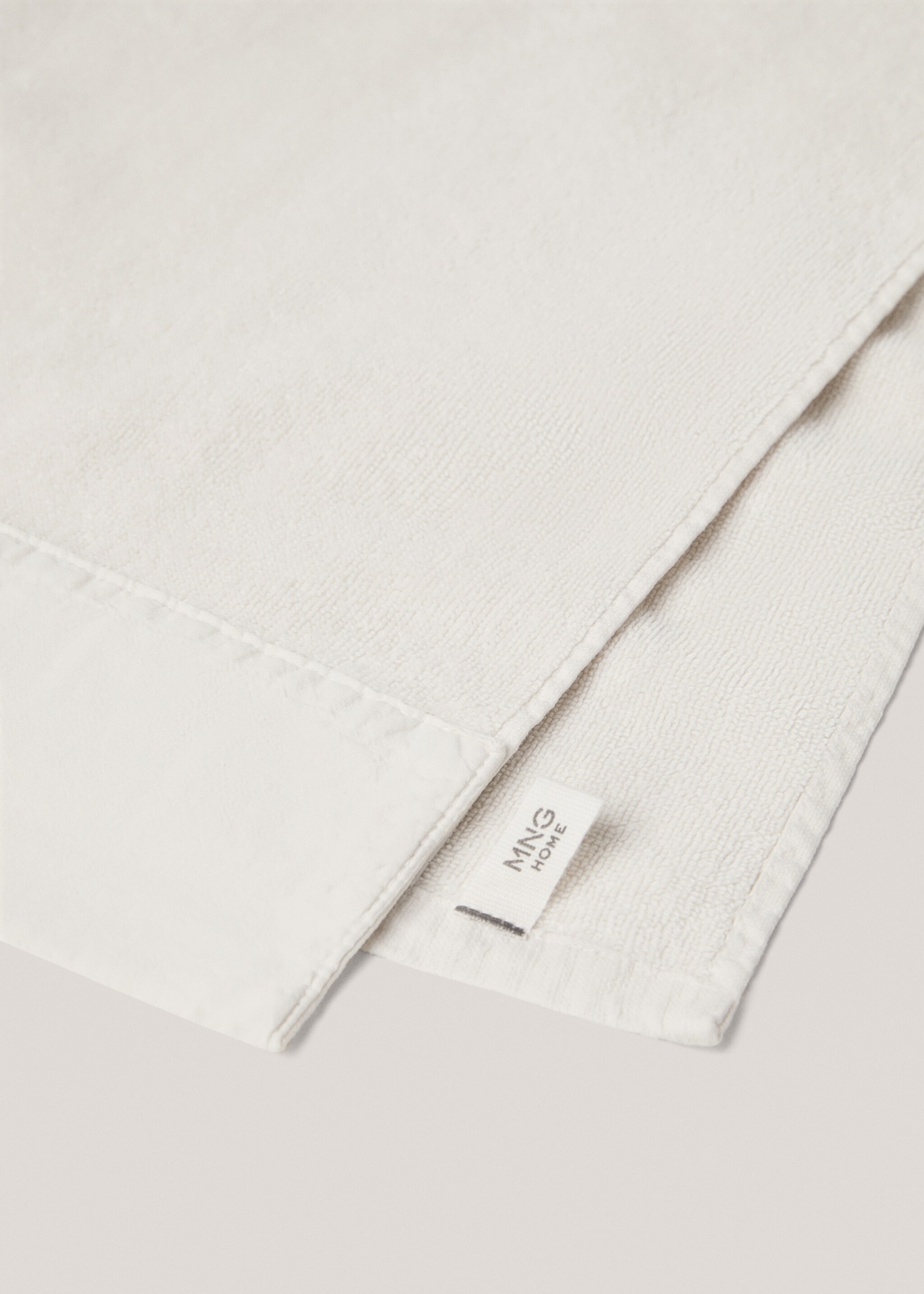 Textured cotton bath towel 90x150cm - Details of the article 2, Sand. Ref: 77000655-00.