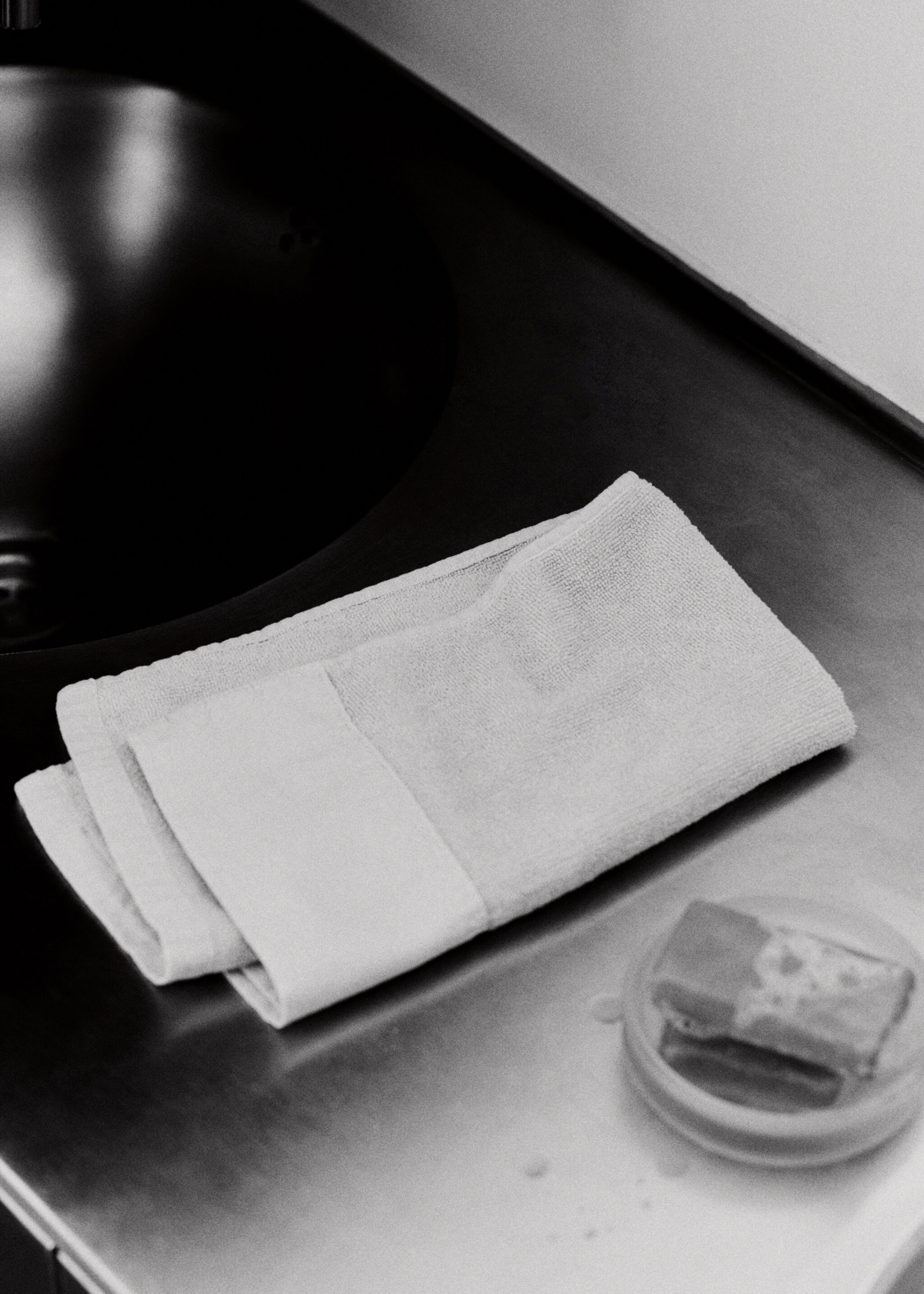 Textured cotton bath towel 90x150cm - Details of the article 6, Sand. Ref: 77000655-00.