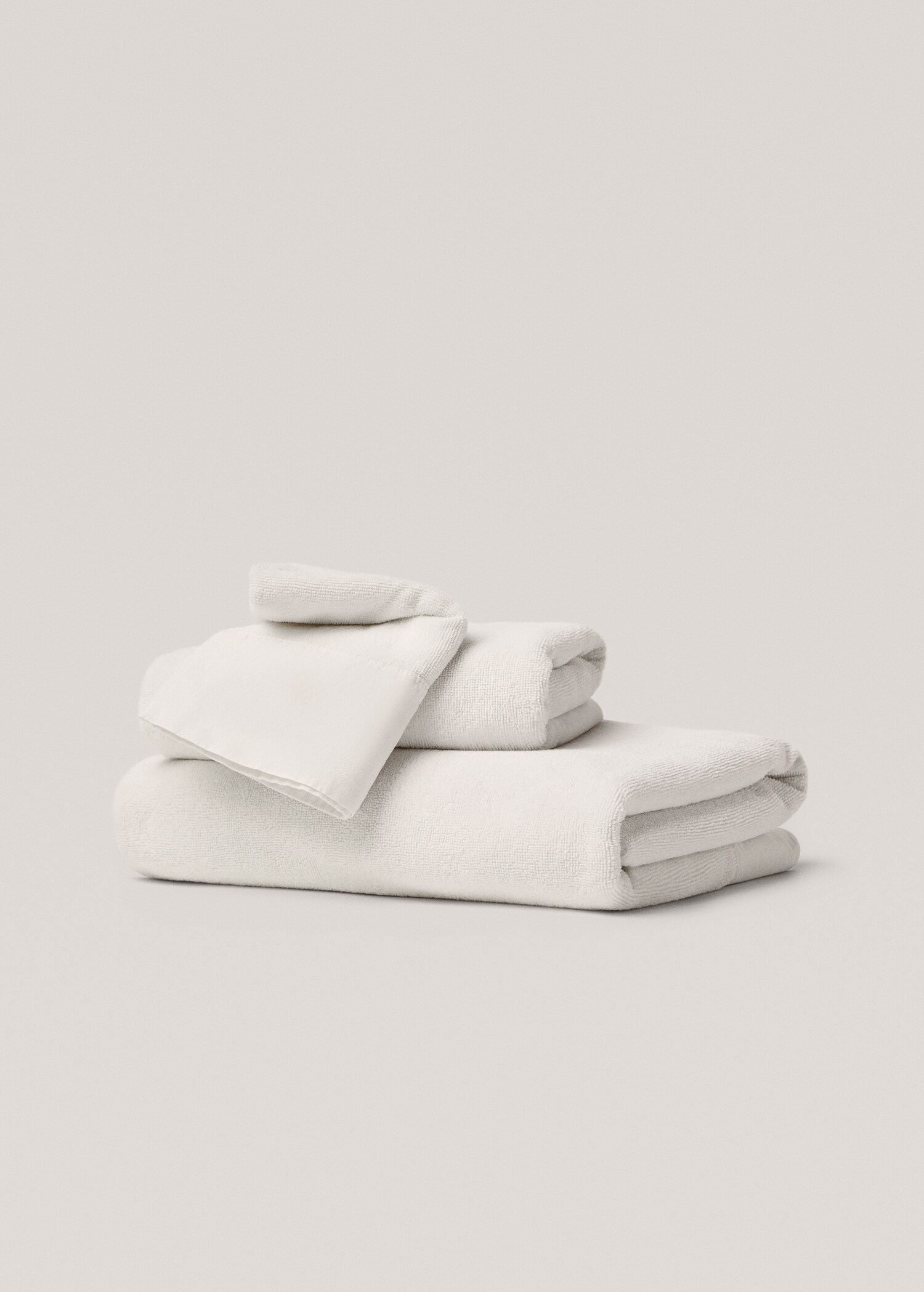 Face towel with cotton texture 30x50cm - Home | MANGO OUTLET United Kingdom