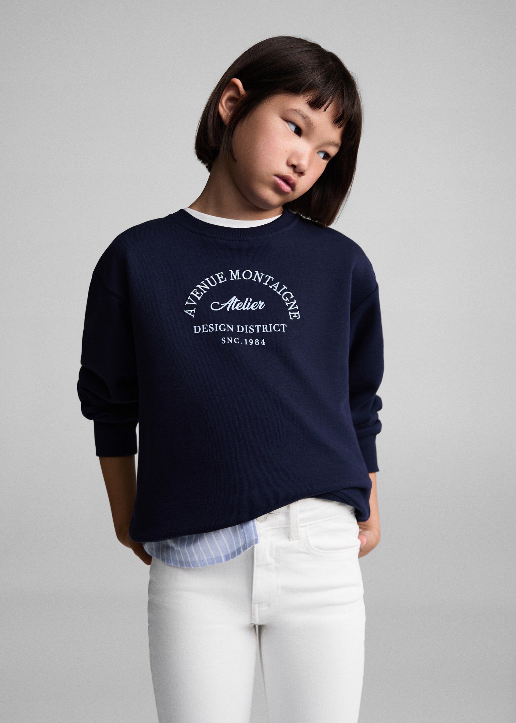 Flared Jeans mit Schlitz - Mittlere Ansicht