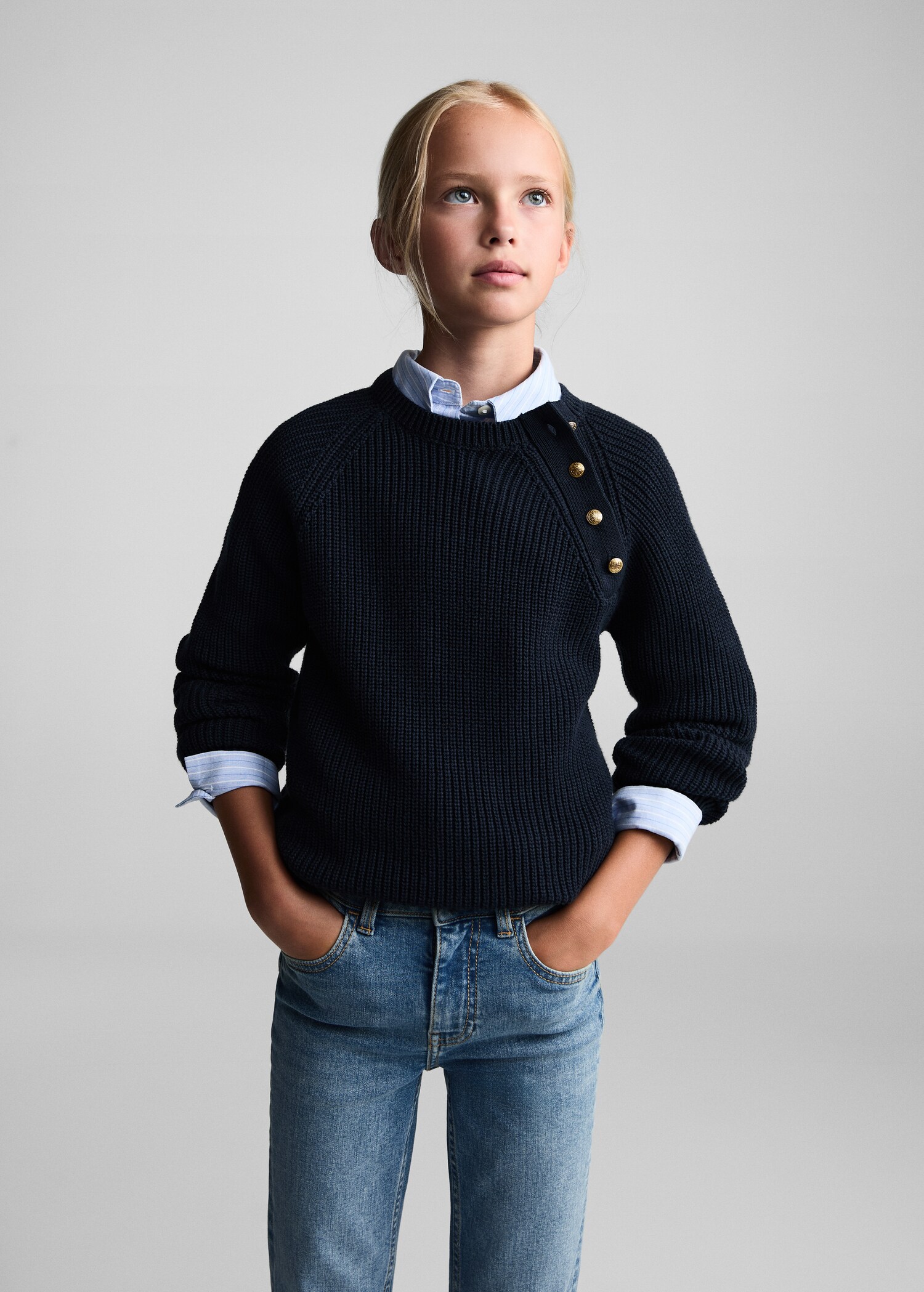 Flared Jeans mit Schlitz - Mittlere Ansicht