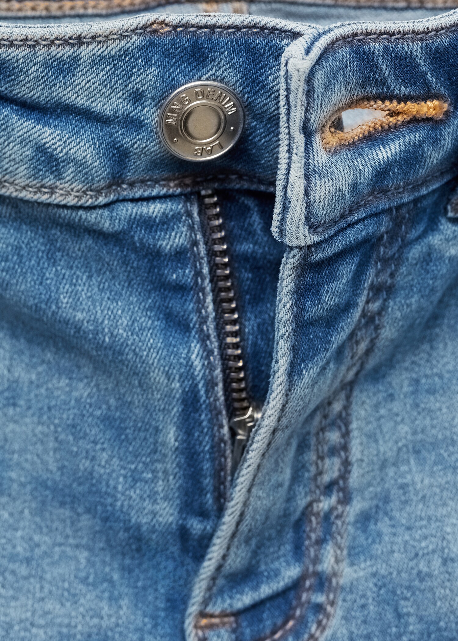 Flared Jeans mit Schlitz - Detail des Artikels 8