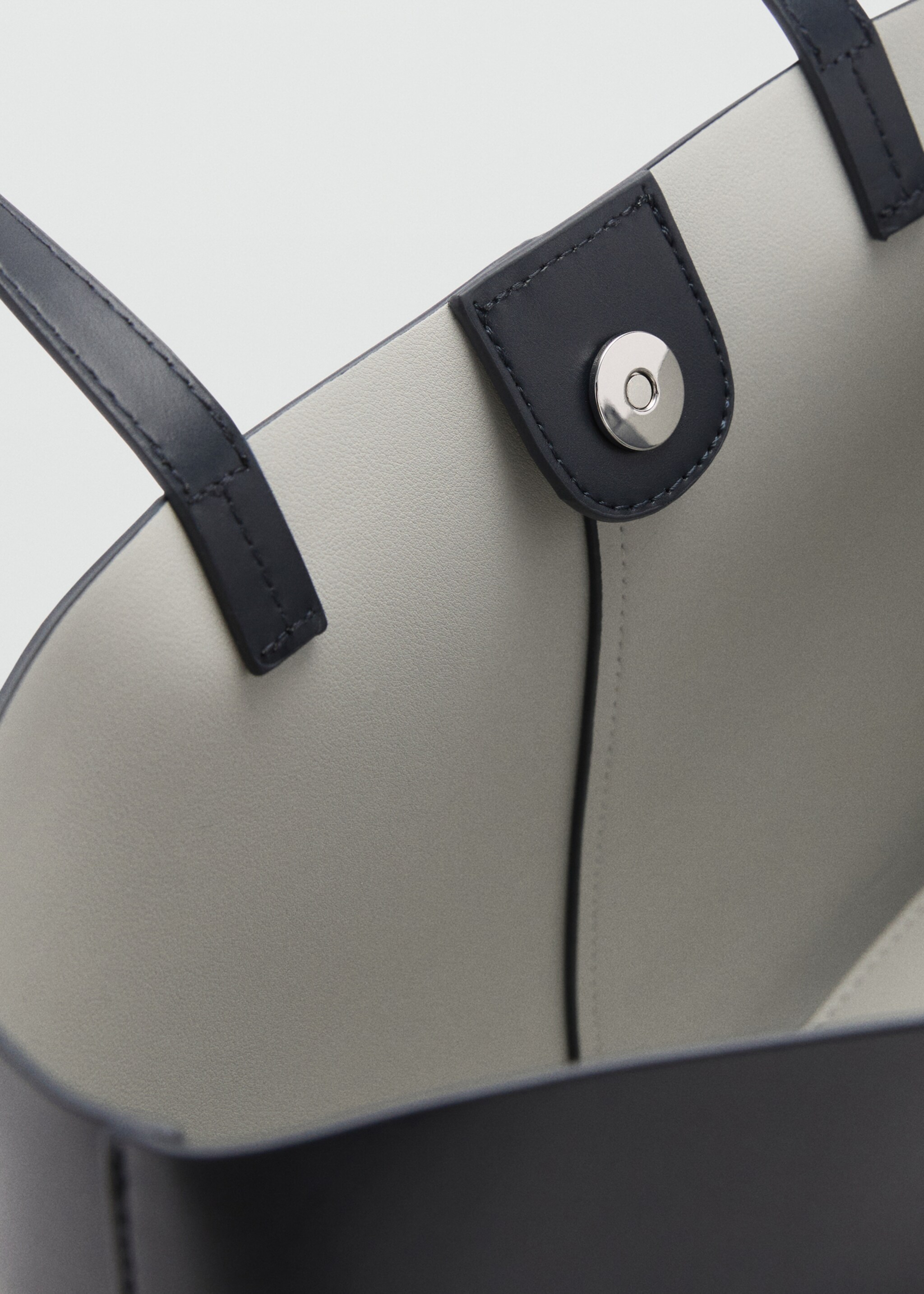 Shopper-Bag mit Ledereffekt - Detail des Artikels 2, Dunkles Marineblau. Ref: 77002009-00.