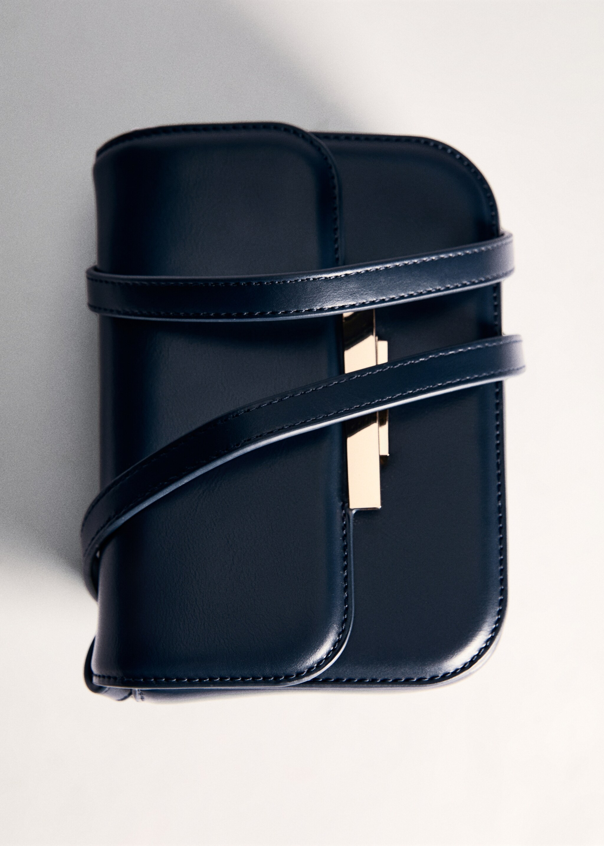 Crossbody bag with flap - Details of the article 5, Dark Navy. Ref: 77002012-00.