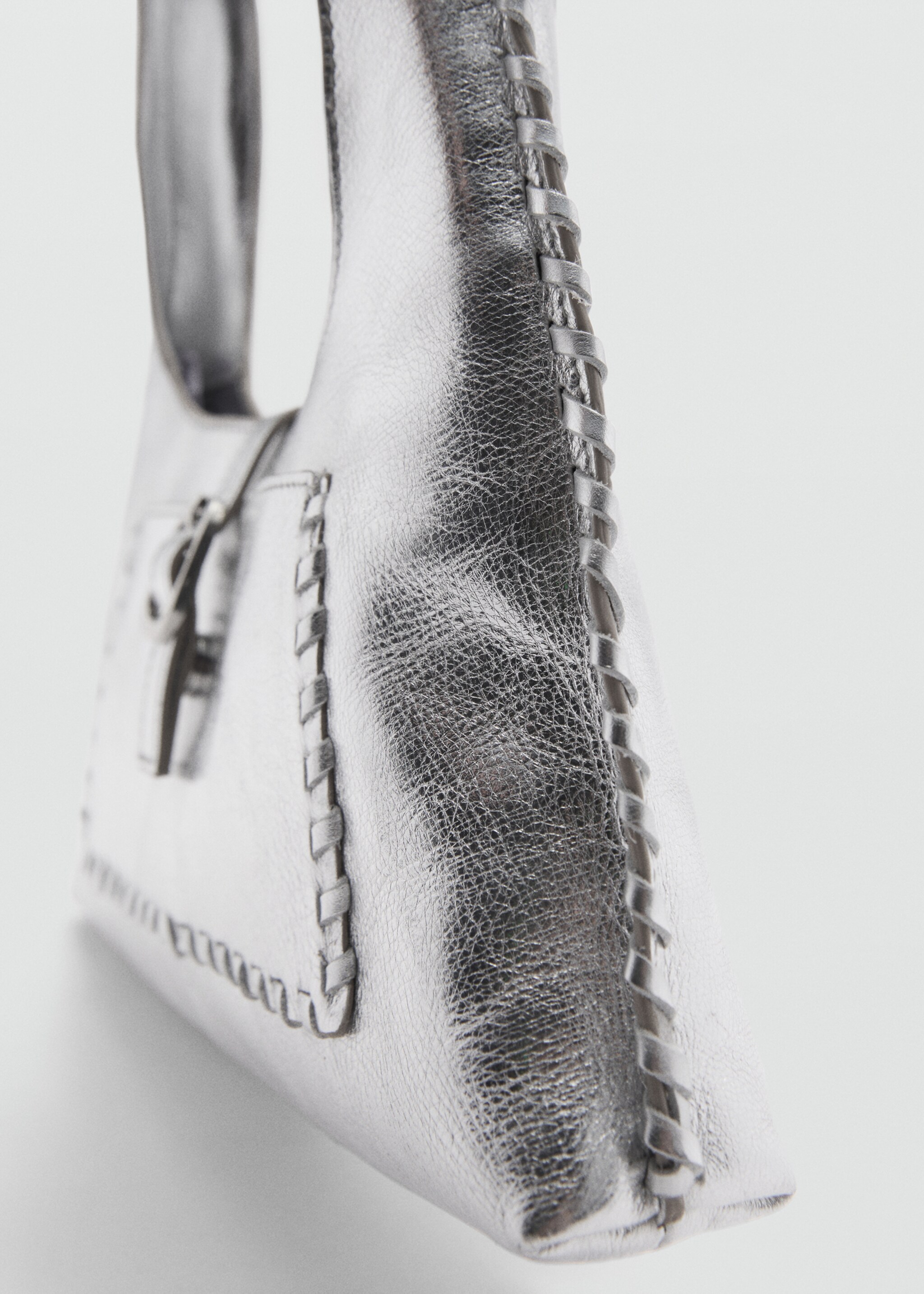 Bossa pell metal·litzada - Detall de l'article 2, Platejat. Ref: 77002013-00.