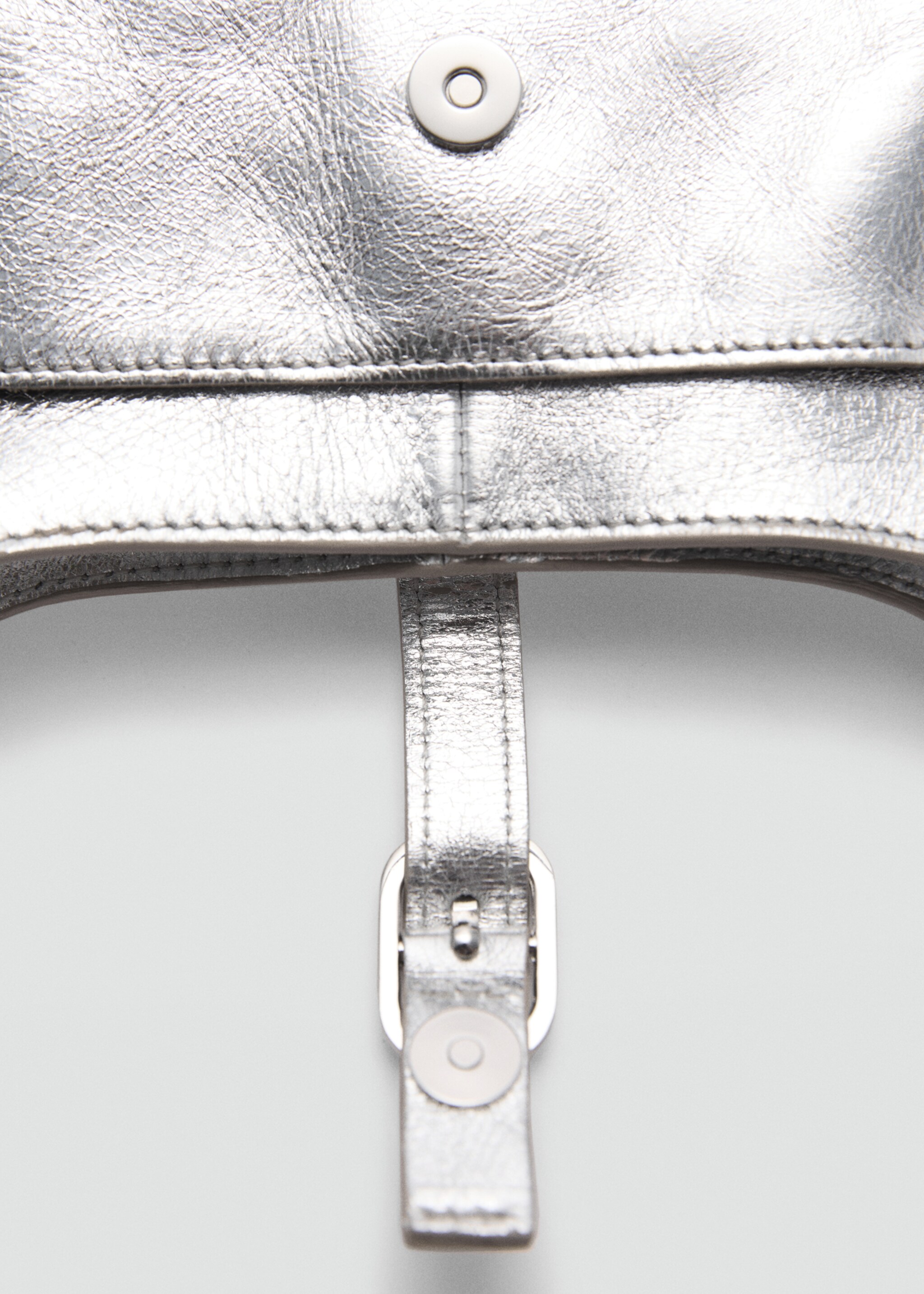 Bossa pell metal·litzada - Detall de l'article 3, Platejat. Ref: 77002013-00.