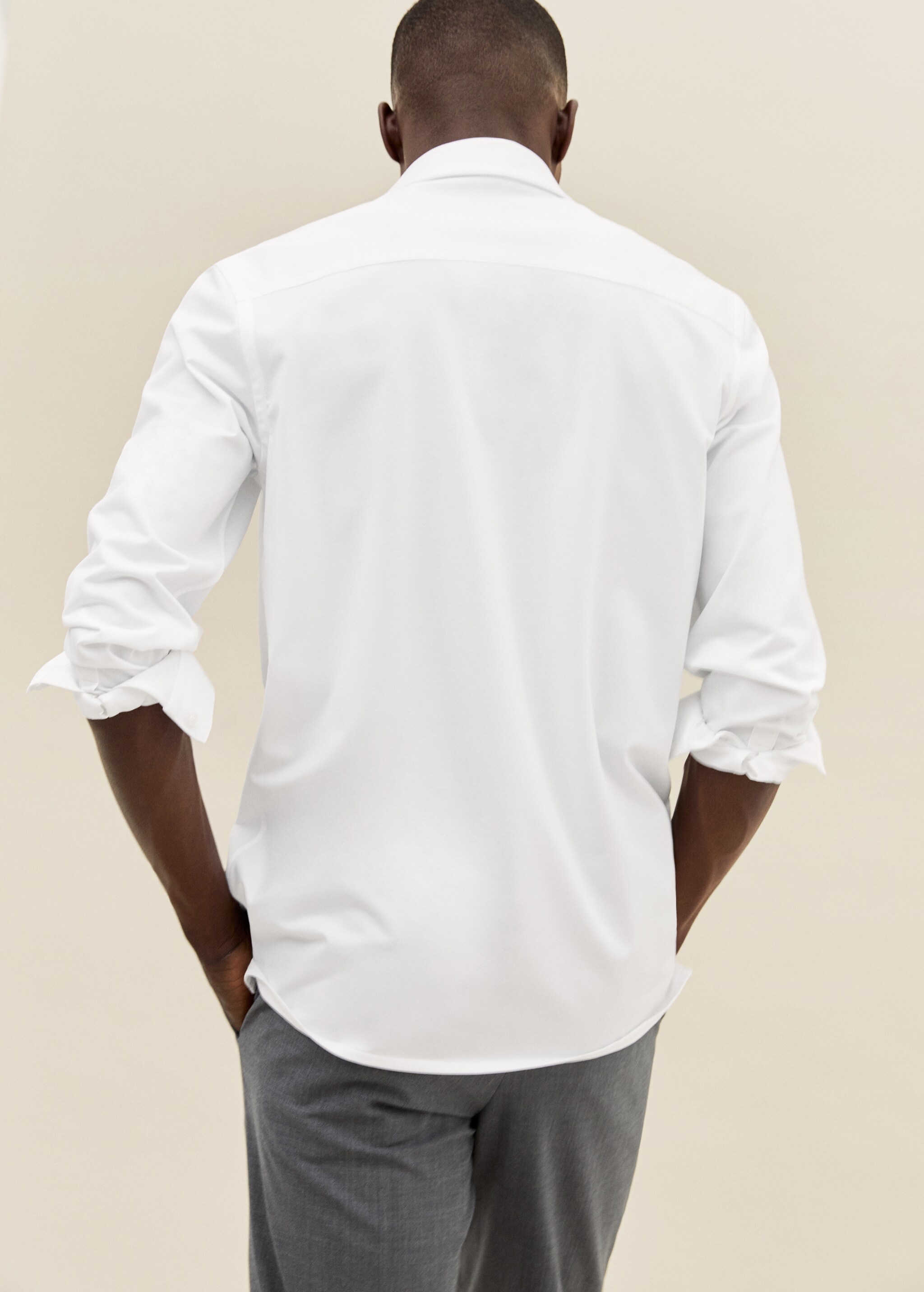 Camisa técnica regular fit - Reverso del artículo