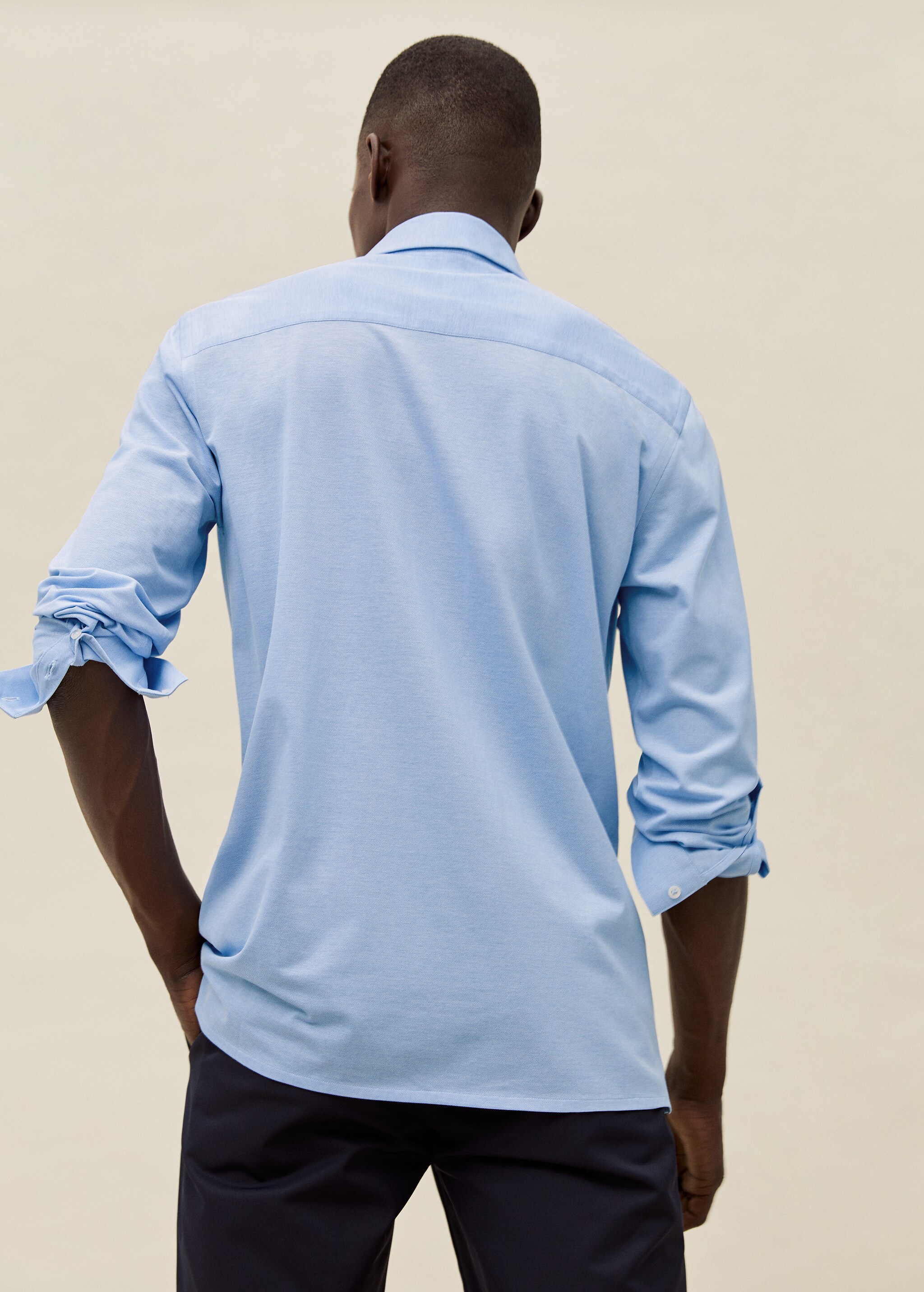 Camisa técnica regular fit - Reverso del artículo