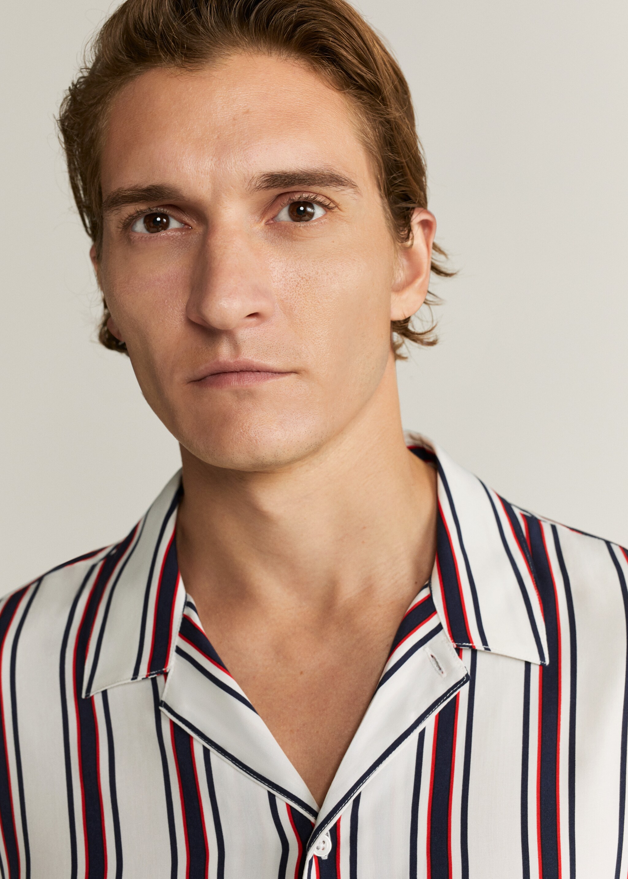 Regular fit flowy shirt - Details of the article 2