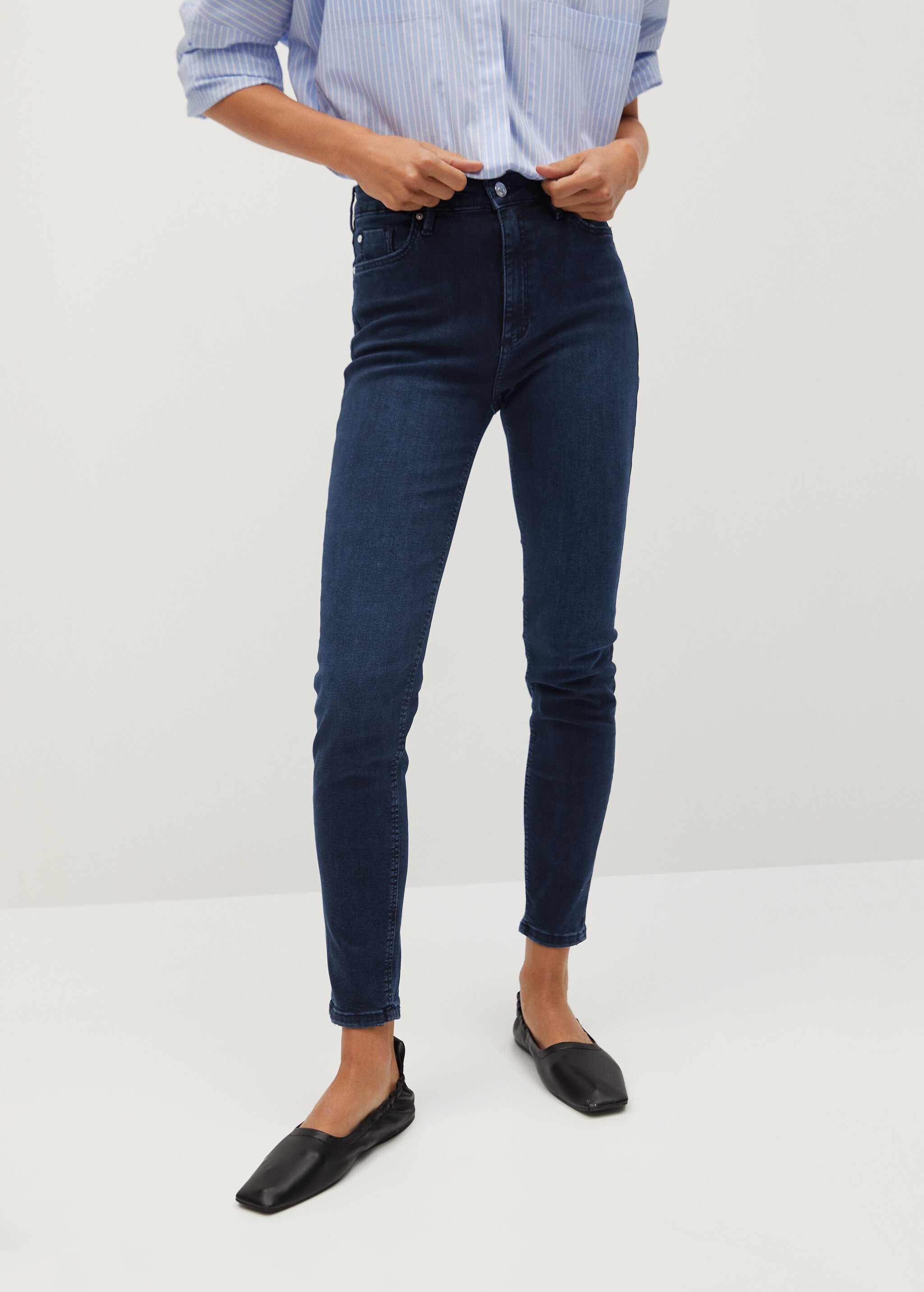 Jeans skinny tiro alto Noa - Plano medio