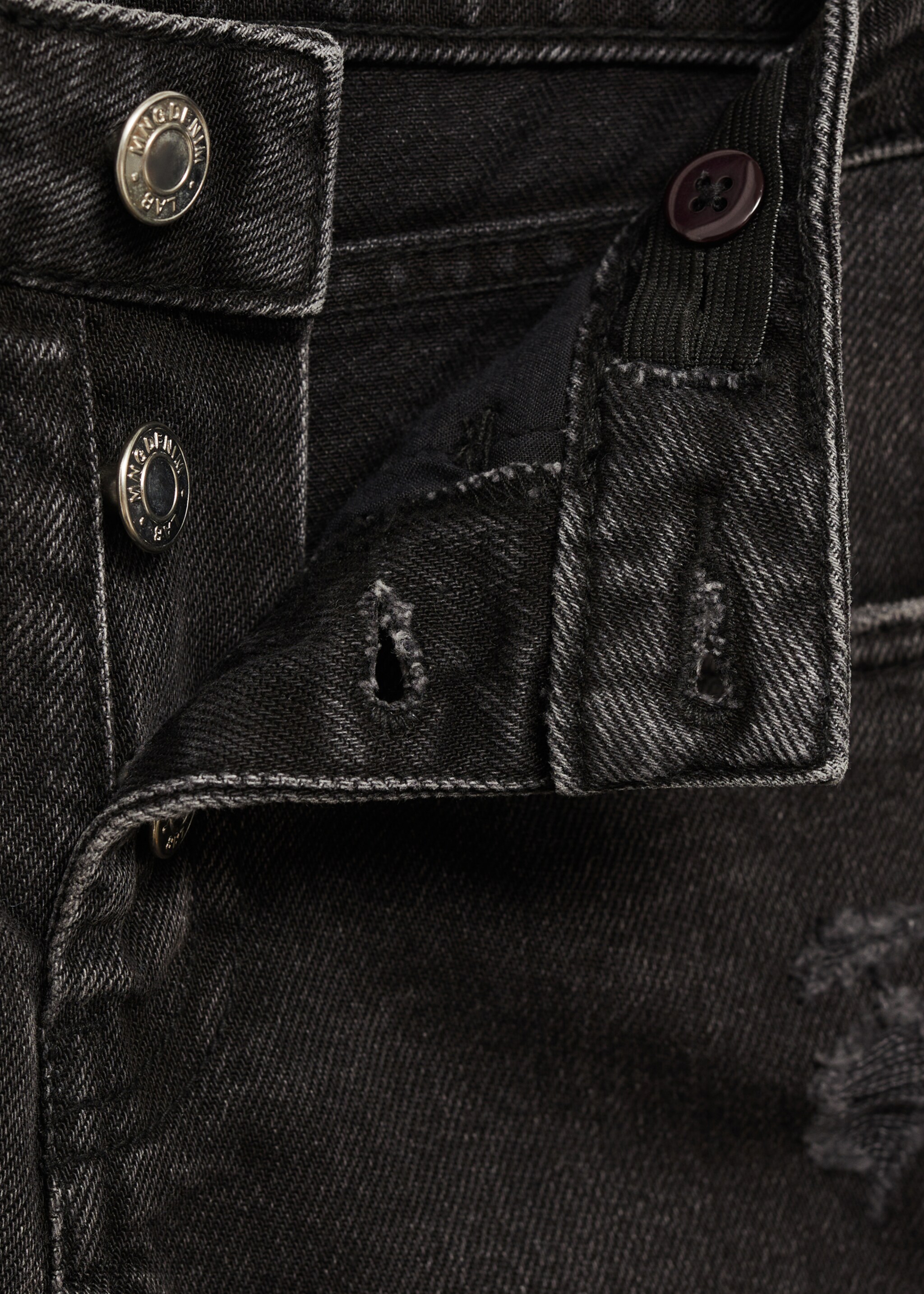 Mom-fit jeans - Details of the article 0, Black denim. Ref: 77003275-00.