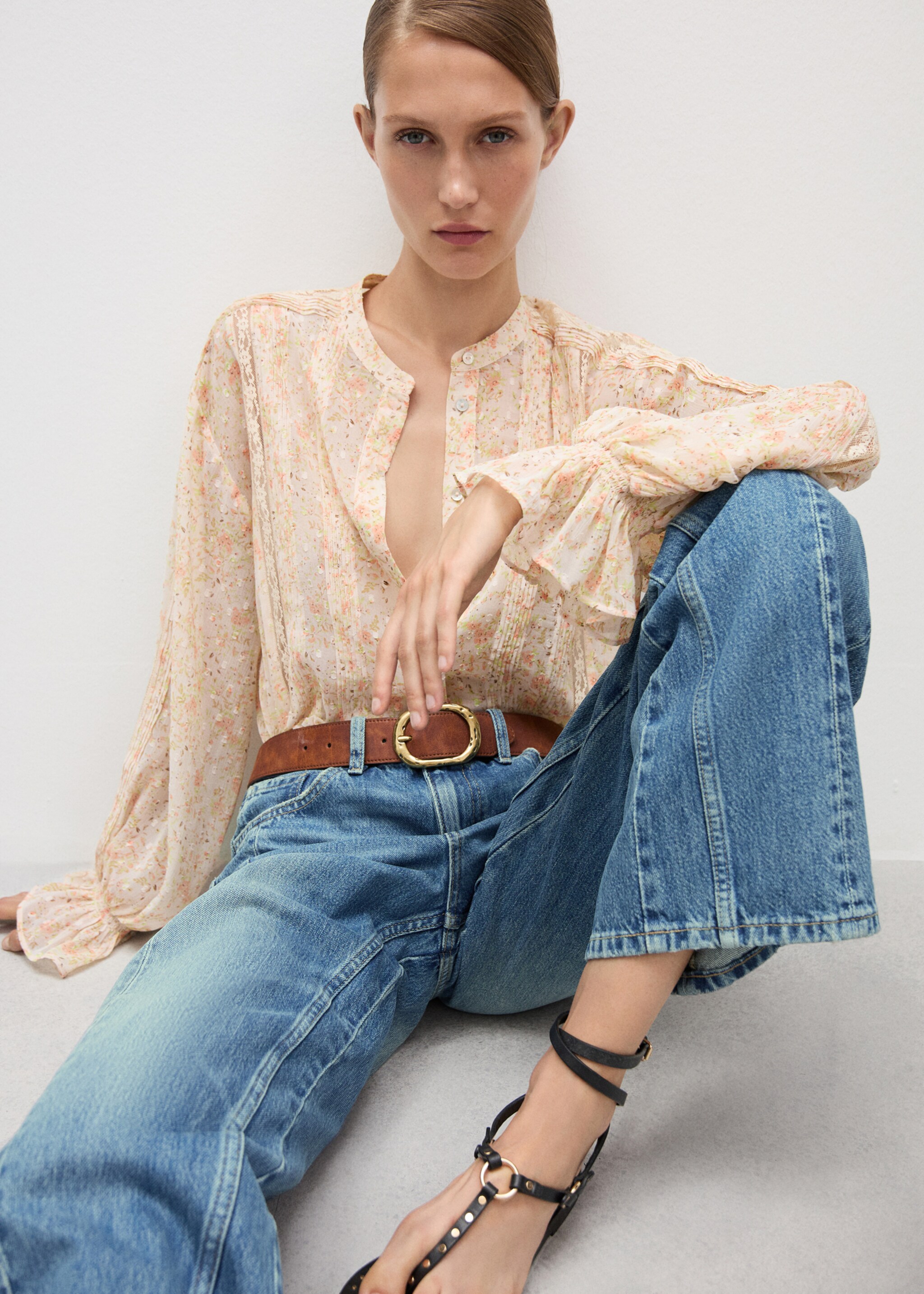 Straight jeans with decorative seams - Details of the article 2, Medium Blue. Ref: 77004022-00.