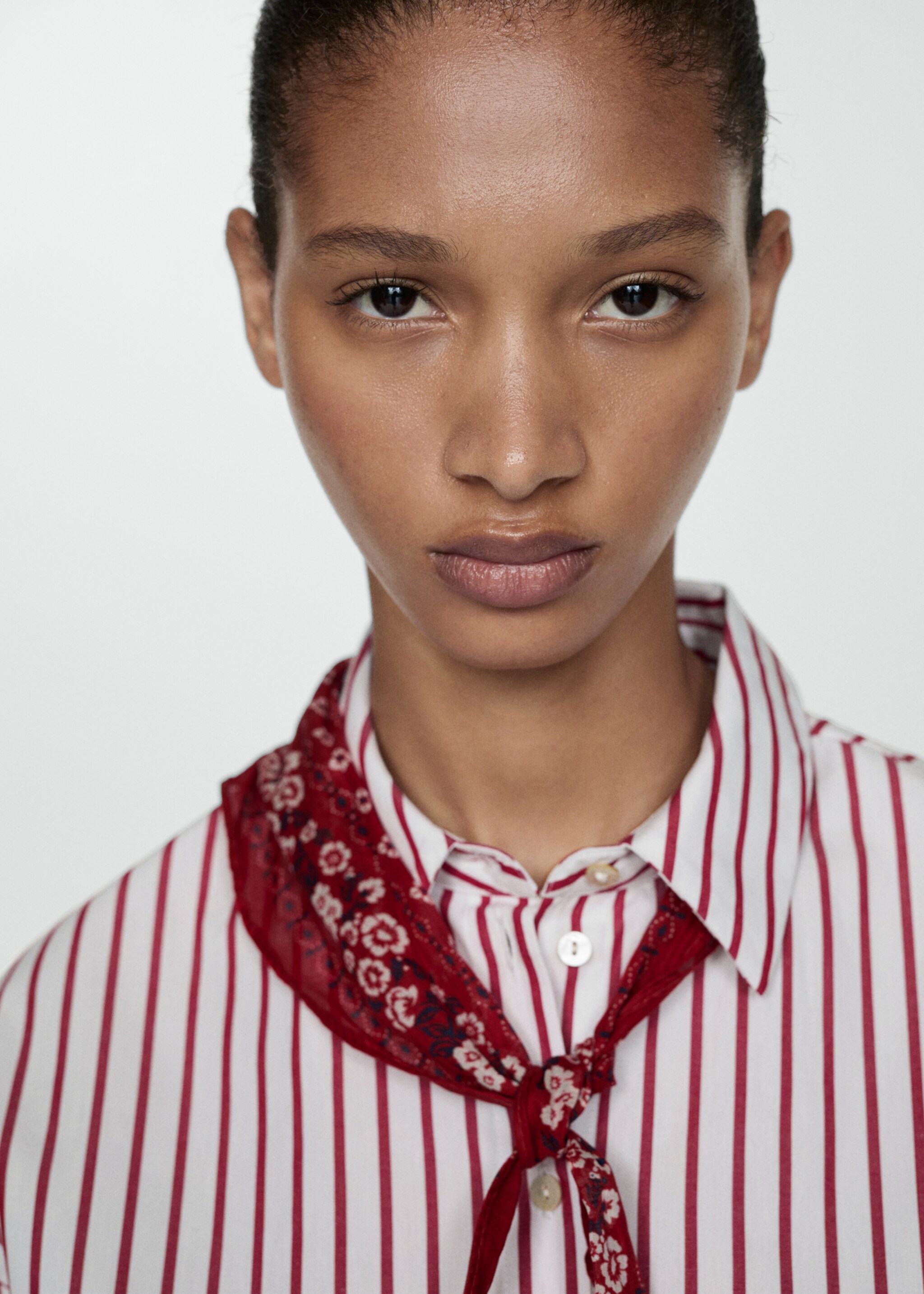 Striped cropped shirt - Details of the article 1, Red. Ref: 77004028-00.
