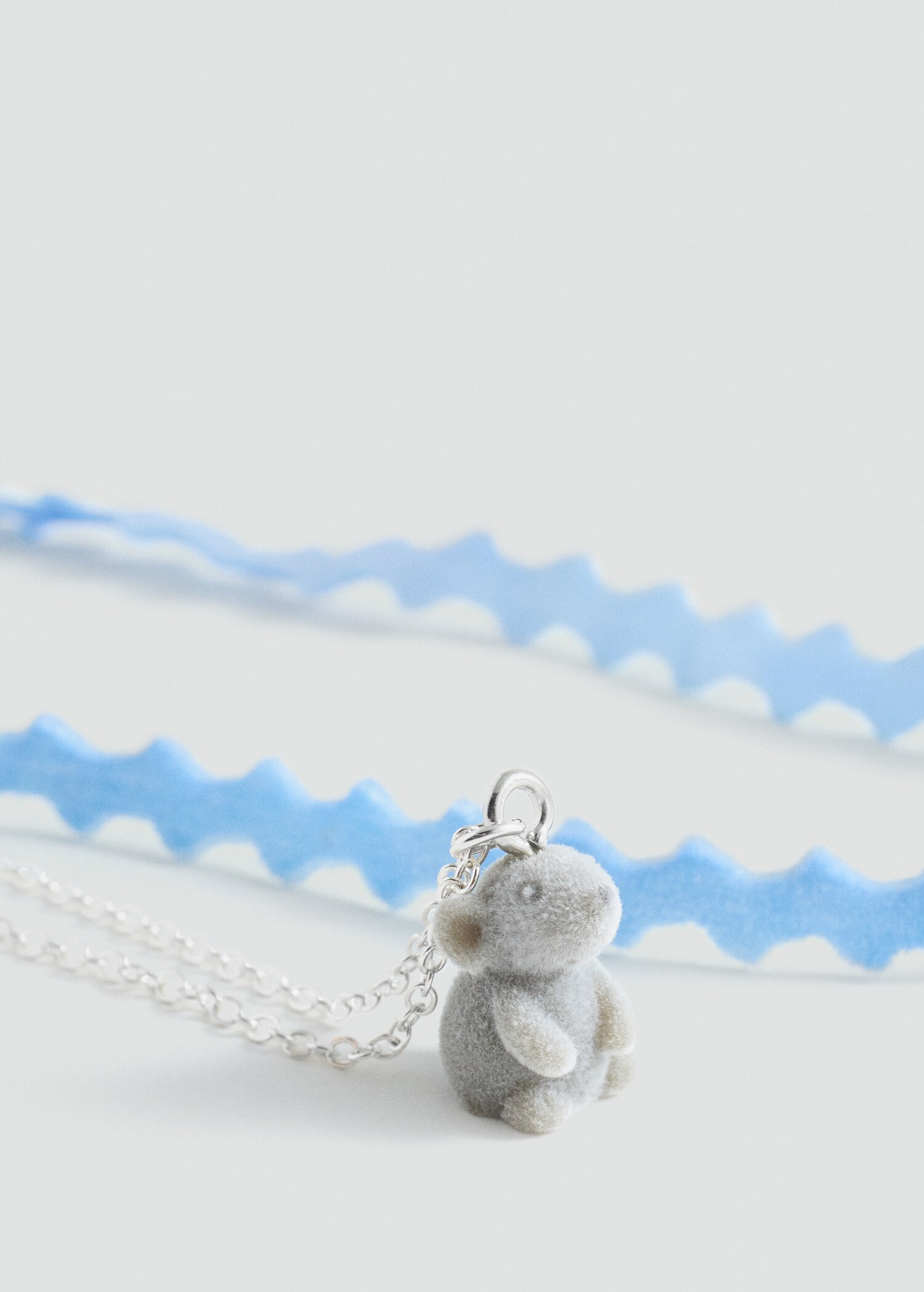 Mouse hanging necklace - Details of the article 1