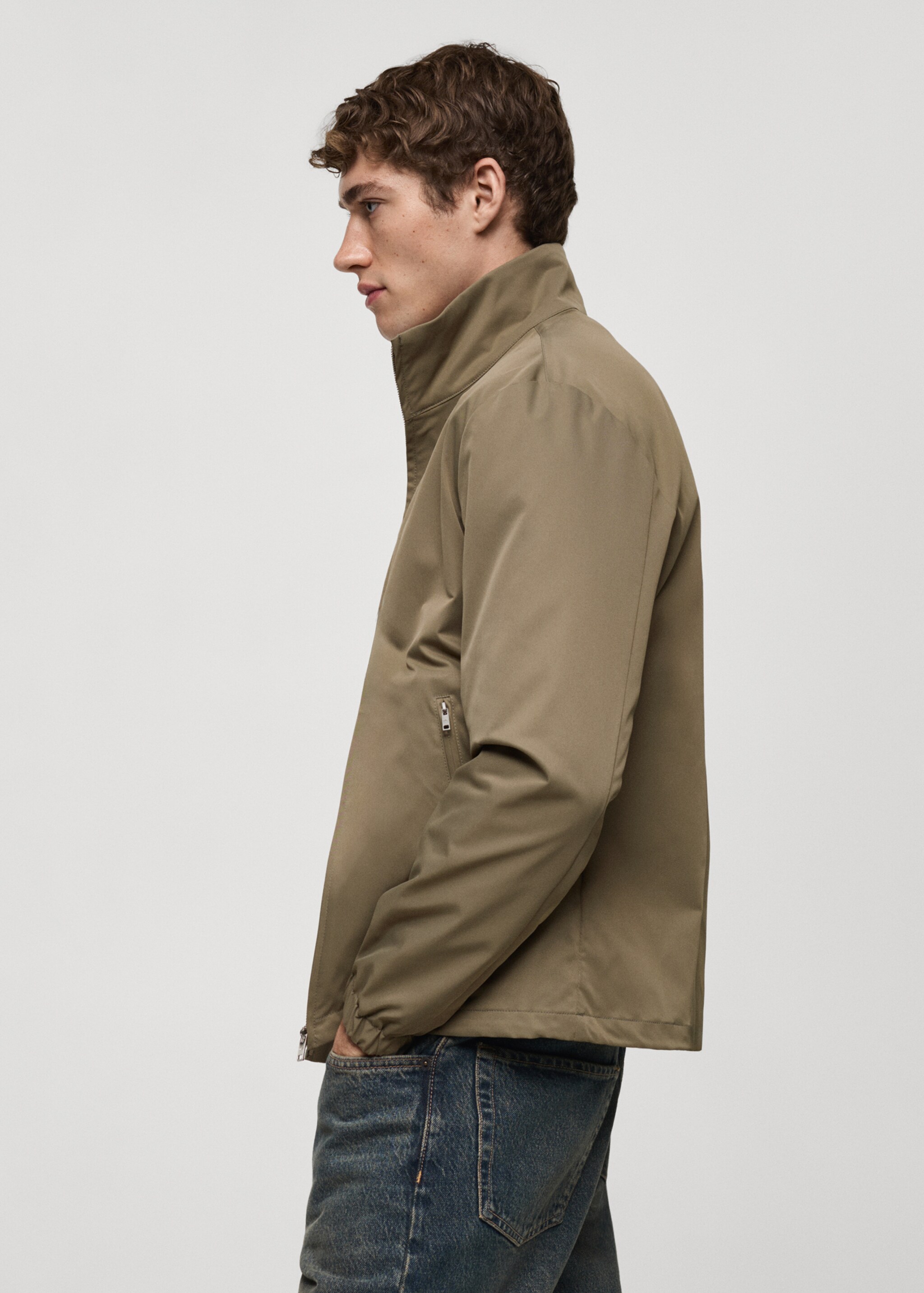 Veste zippée résistante à l’eau - Détail de l'article 2, Kaki. Ref: 77004436-00.