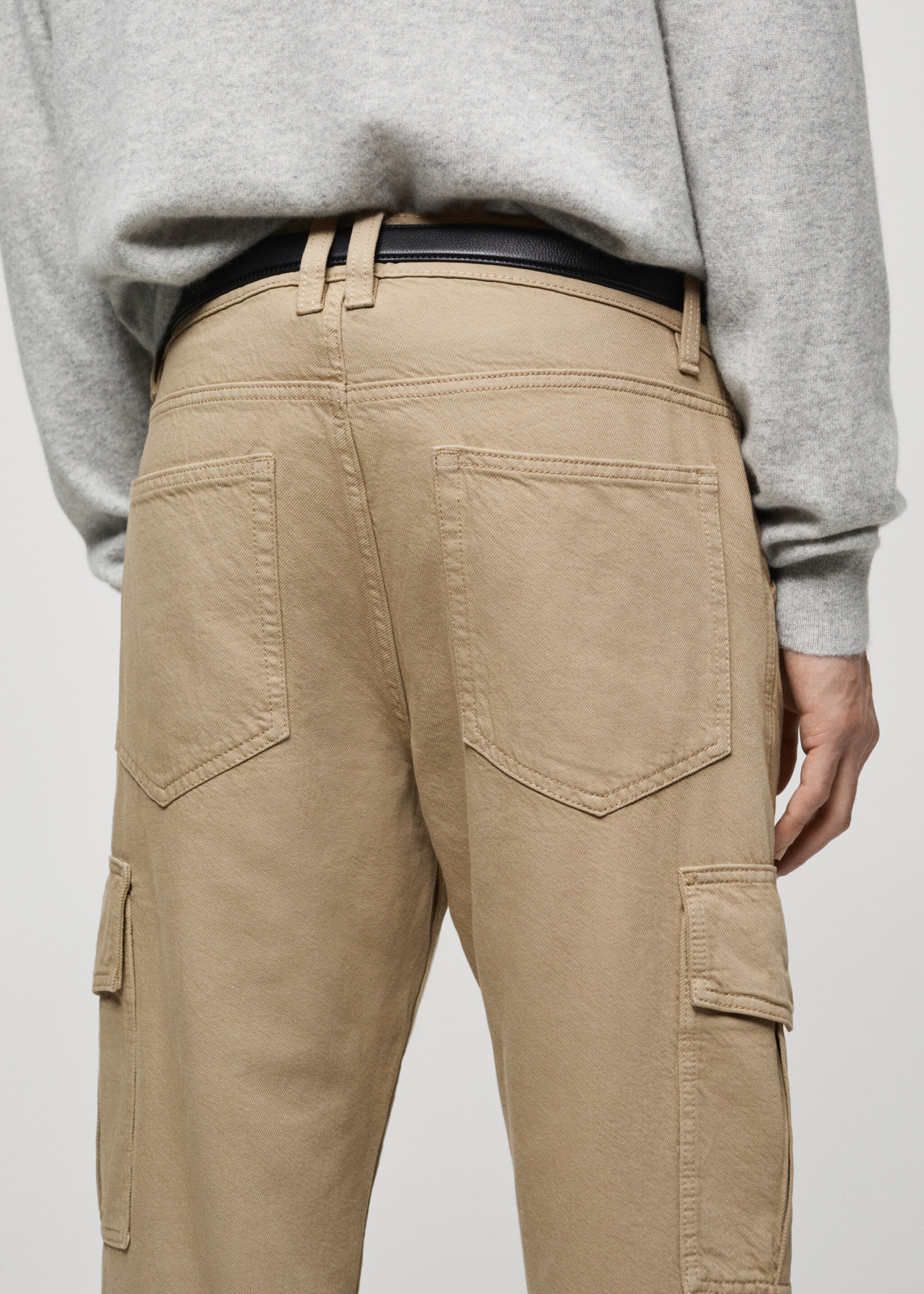 Straight-fit cargo jeans - Details of the article 6, Khaki. Ref: 77004446-00.