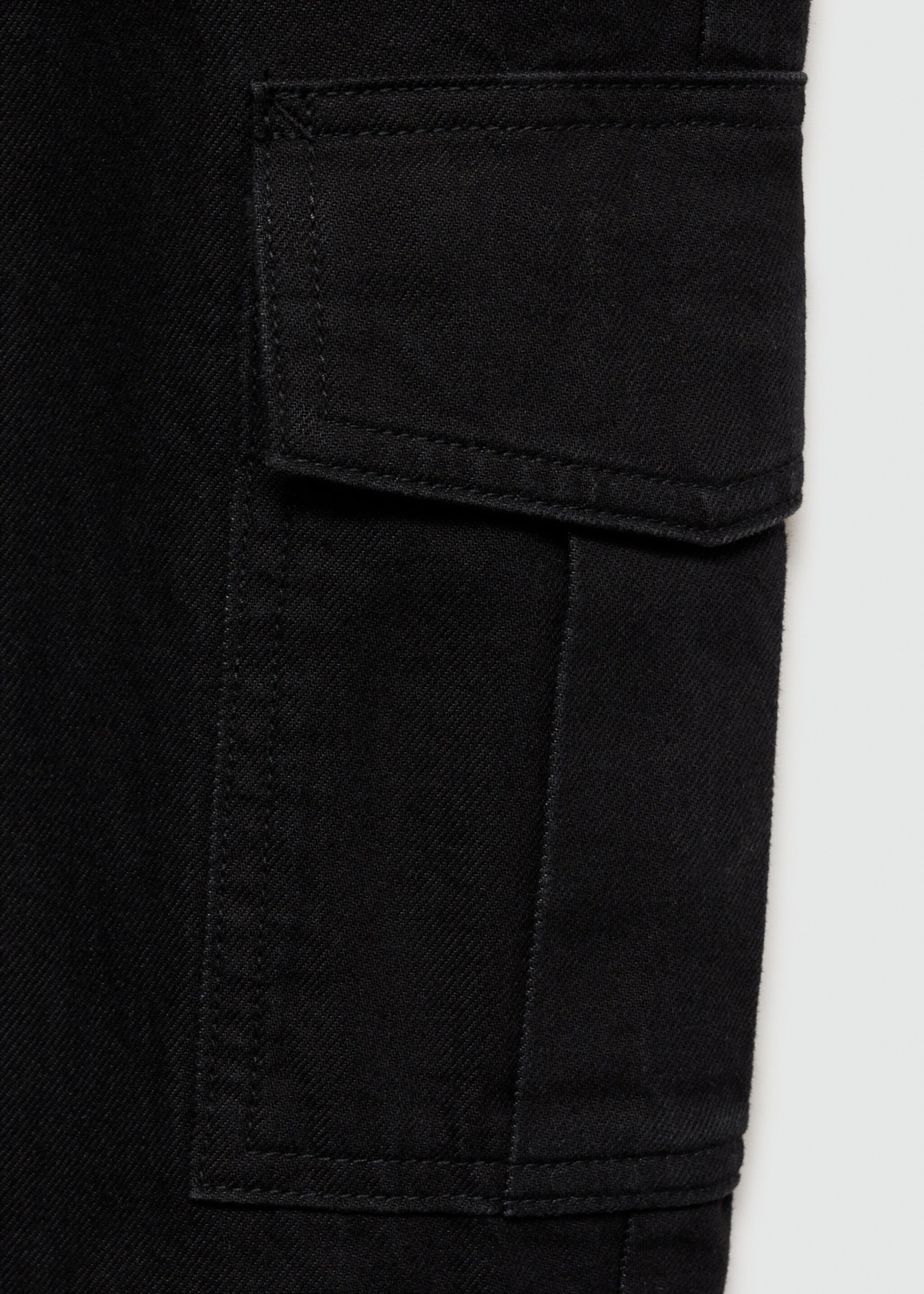 Straight-fit cargo jeans - Details of the article 0, Black denim. Ref: 77004446-00.