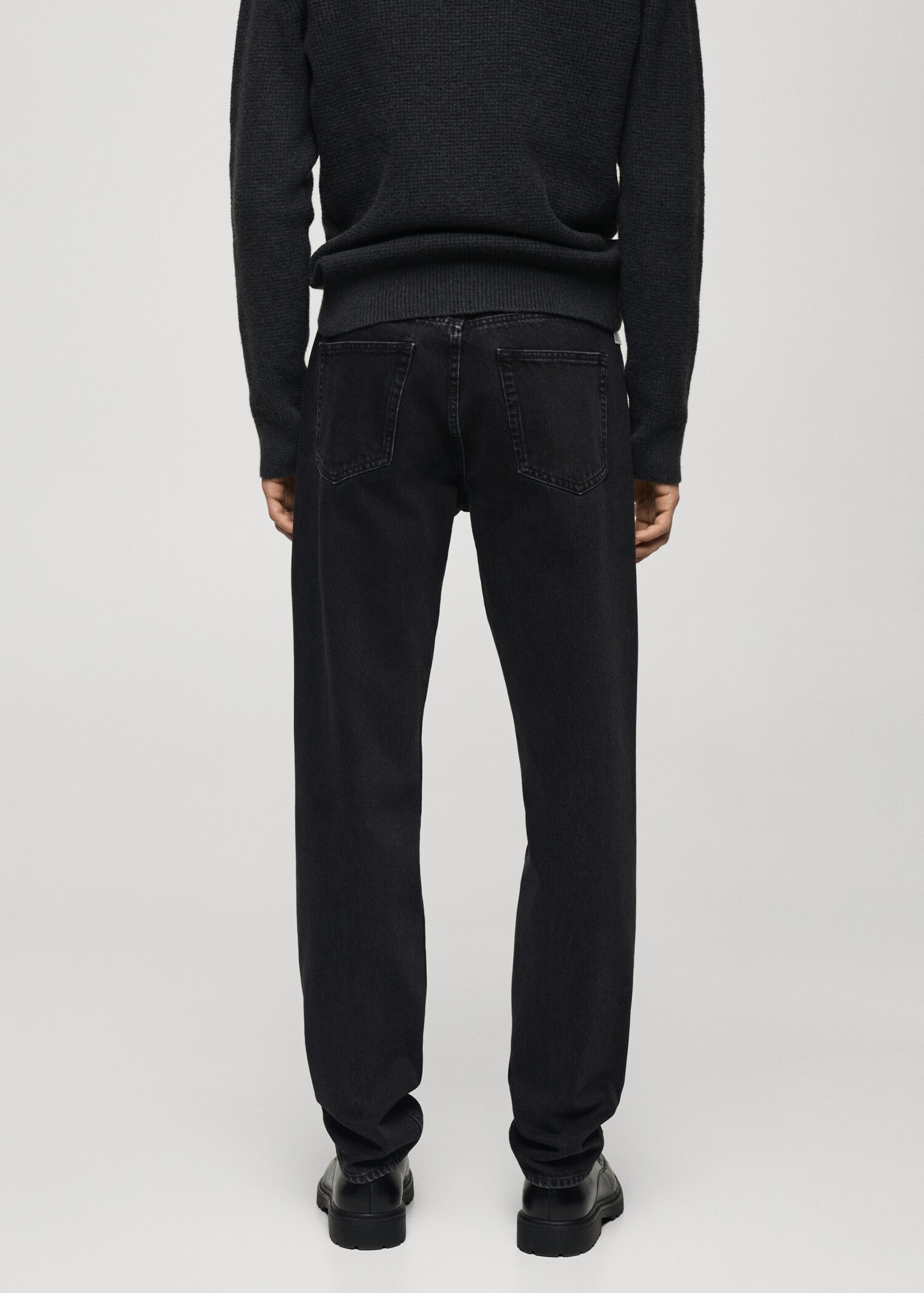 Regular Fit-Jeans Bob in Schwarz - Rückseite des Artikels