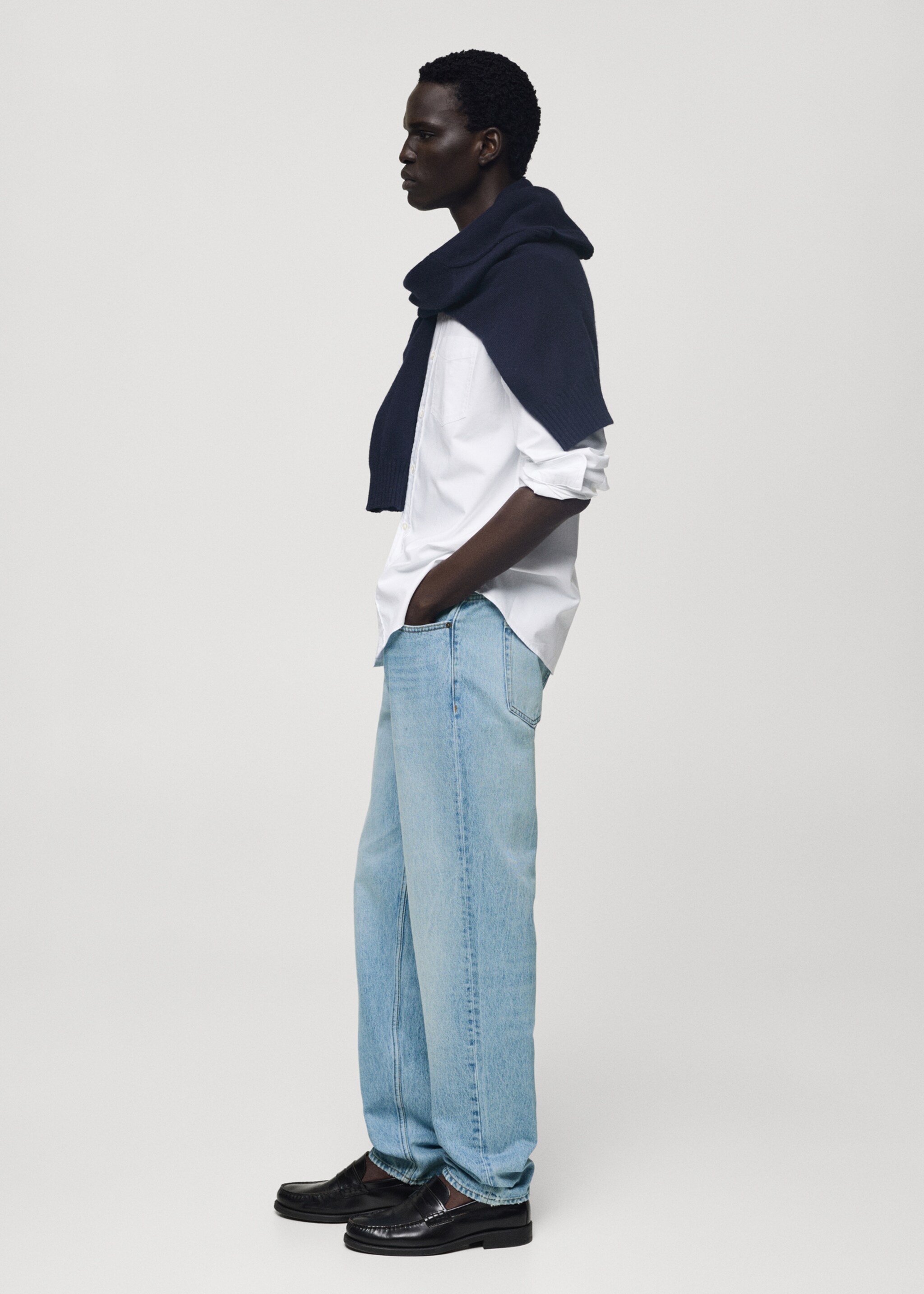 Bob regular-fit jeans met lichte wassing - Detail van het artikel 2, Middenblauw. Ref: 77004453-00.