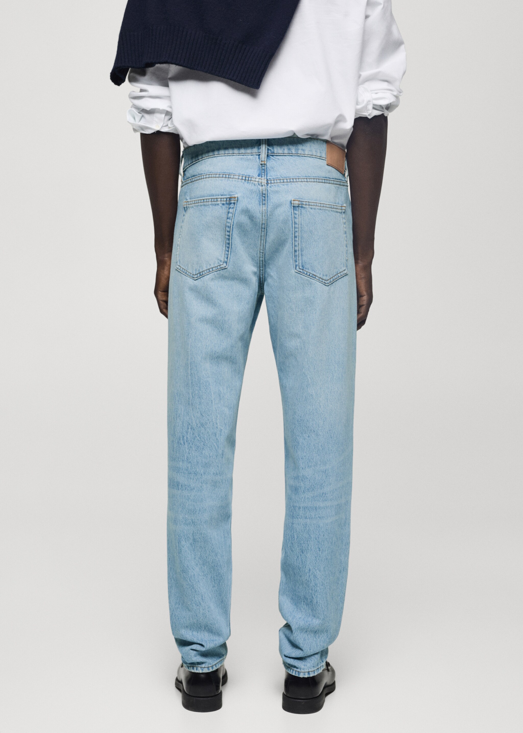Bob regular-fit jeans met lichte wassing - Achterkant van het artikel, Middenblauw. Ref: 77004453-00.