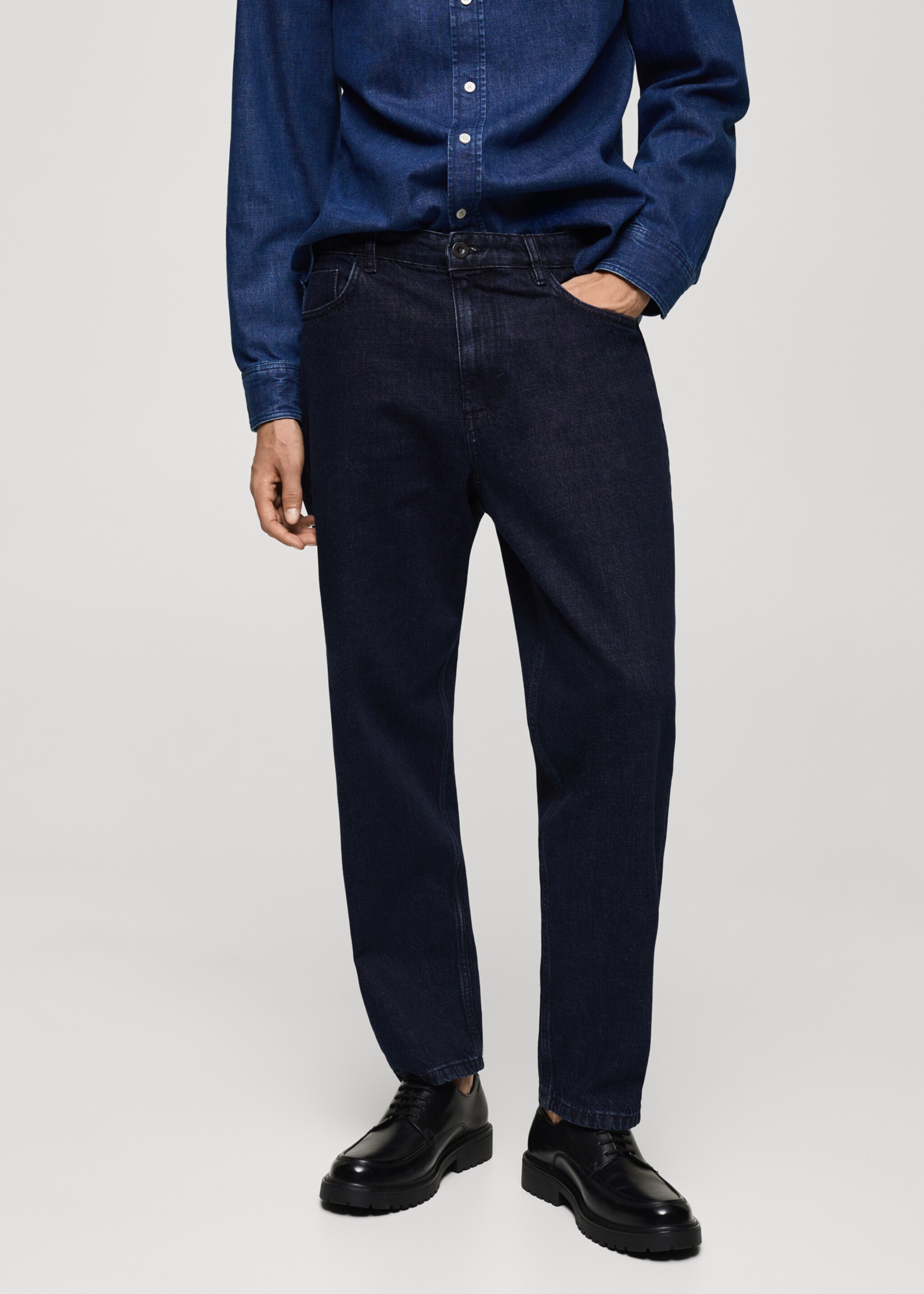 Relaxed Fit-Jeans mit dunkler Waschung - Mittlere Ansicht