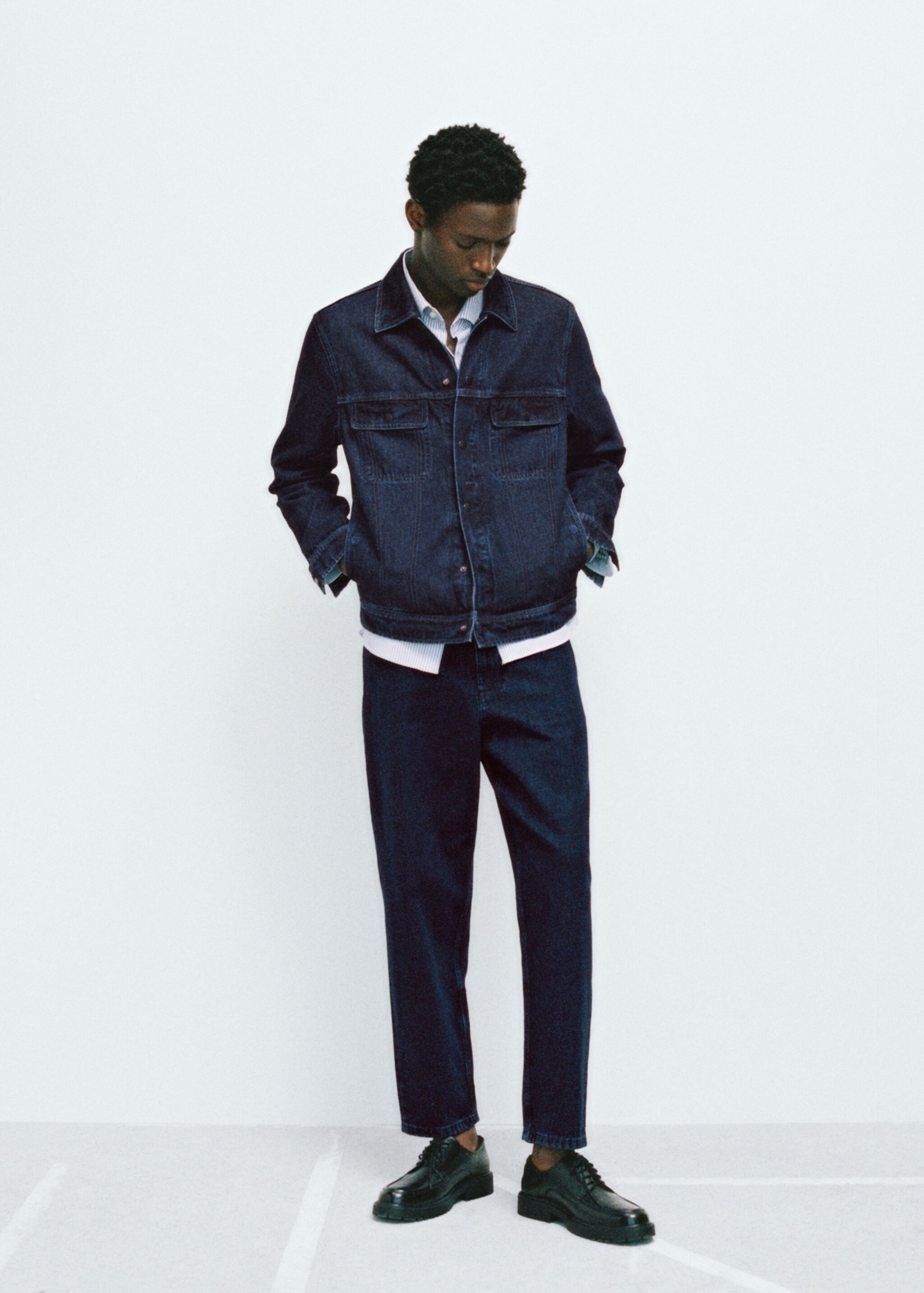 Relaxed Fit-Jeans mit dunkler Waschung - Detail des Artikels 5