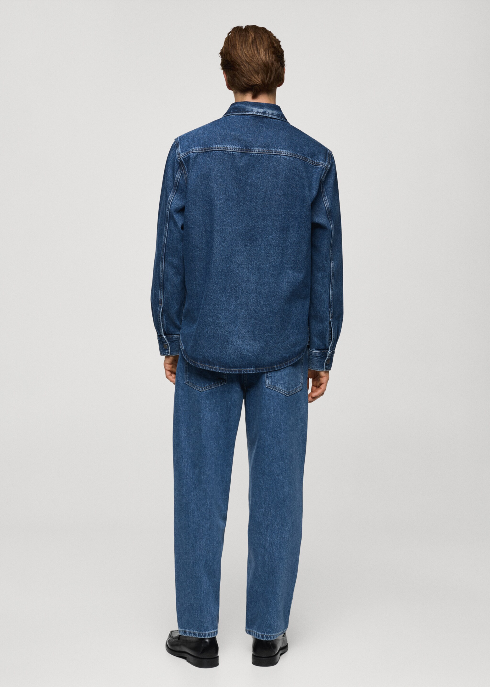 Krótkie jeansy relaxed fit - Tylna strona artykułu