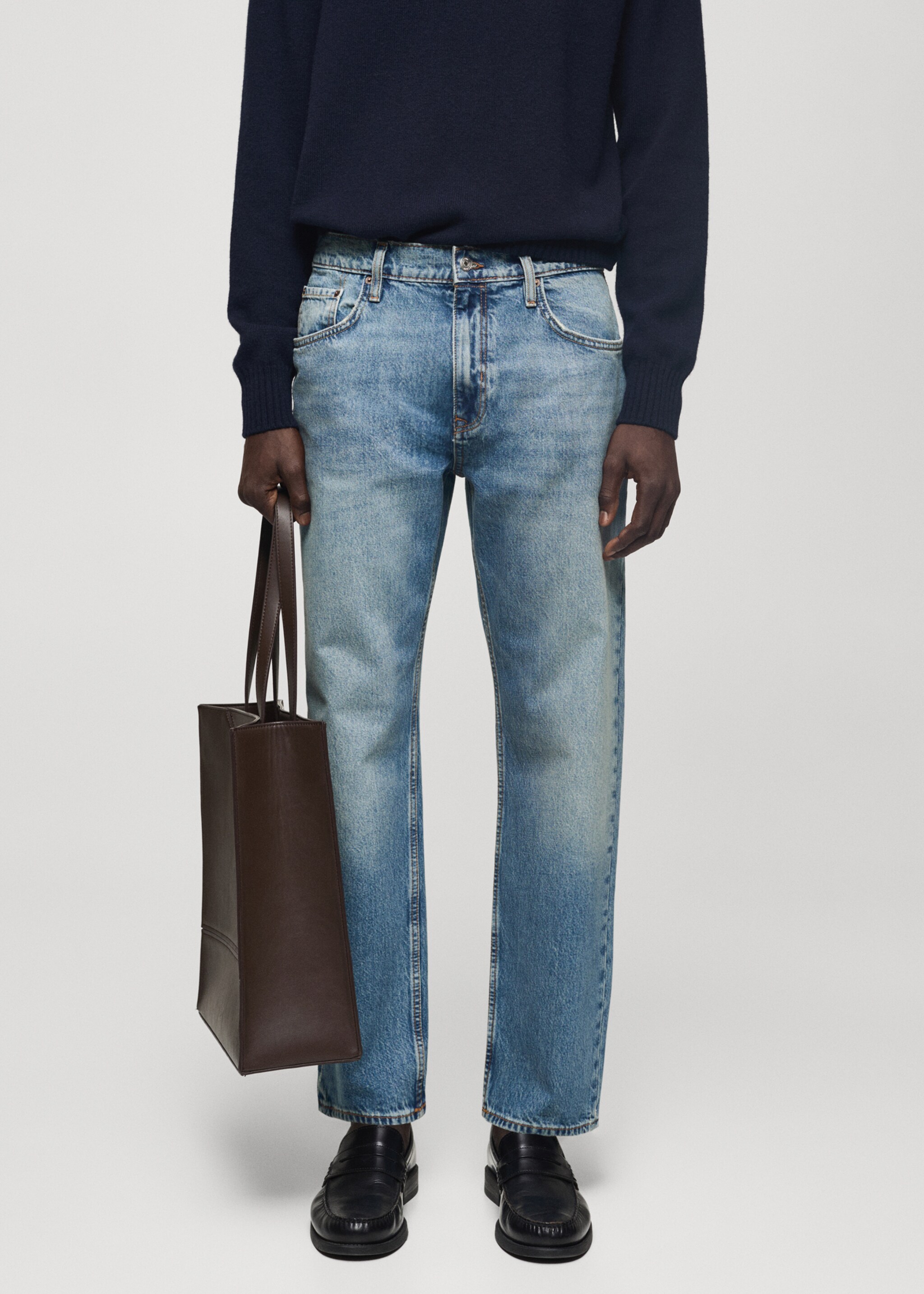 Jeans straight fit ljus tvätt revor - Bild av mittparti