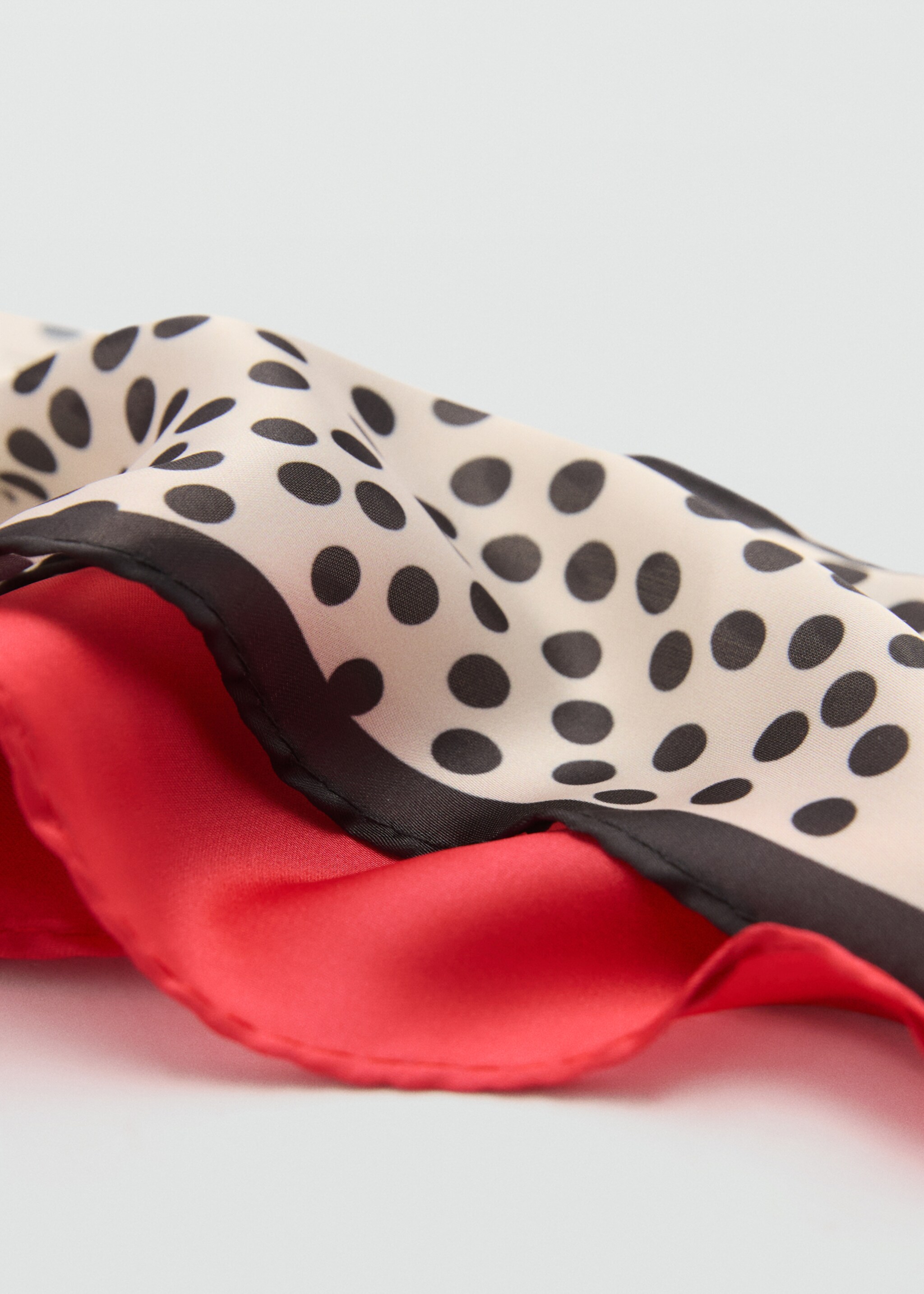 Lot 2 foulards combinés - Plan moyen, Rouge. Ref: 77004763-00.