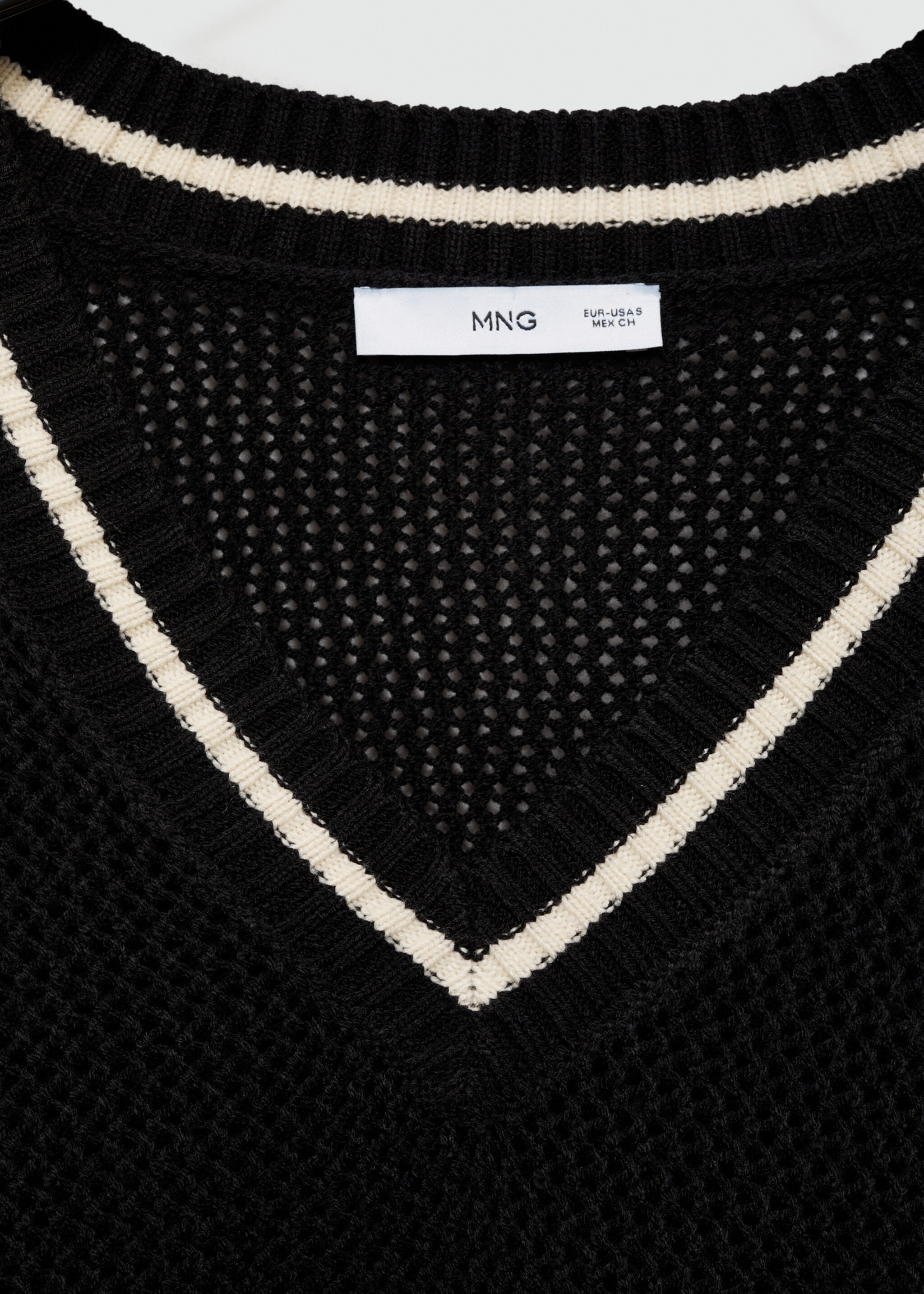 Oversized V-neck sweater - Details of the article 8, Black. Ref: 77004764-00.
