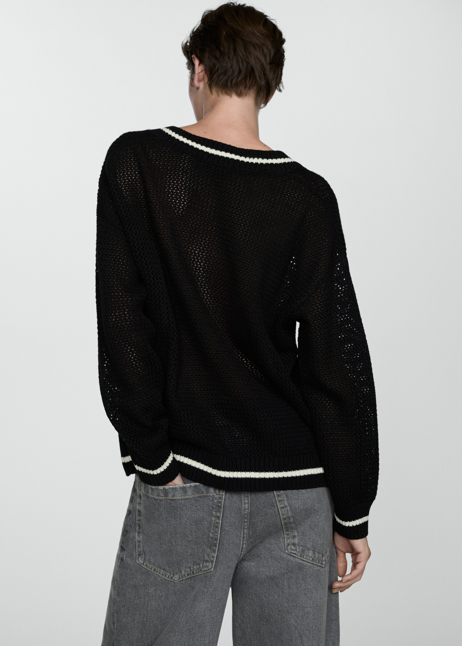 Oversized V-neck sweater - Reverse of the article