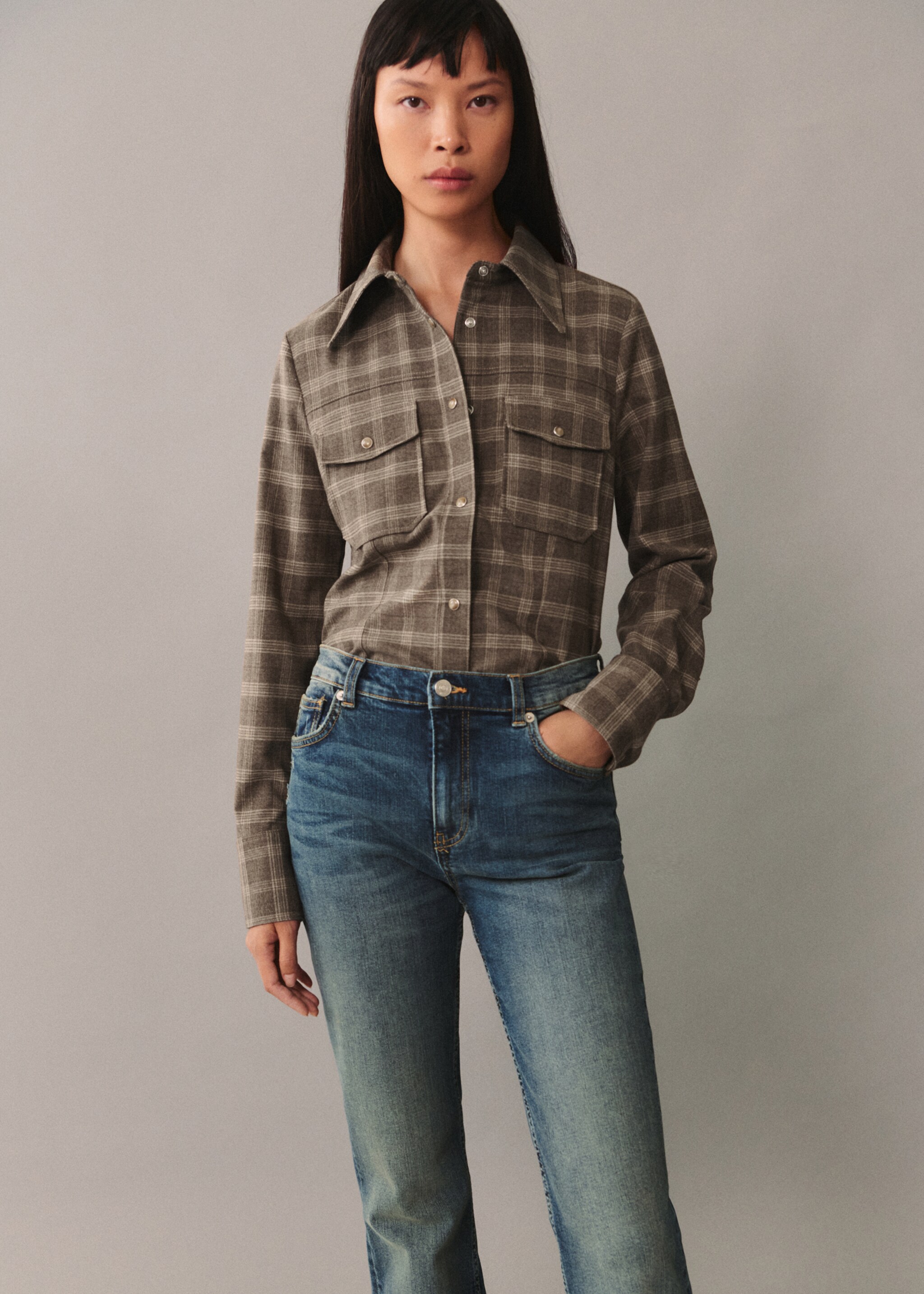 Jeans à boca de sino com cintura alta - Pormenor do artigo 1