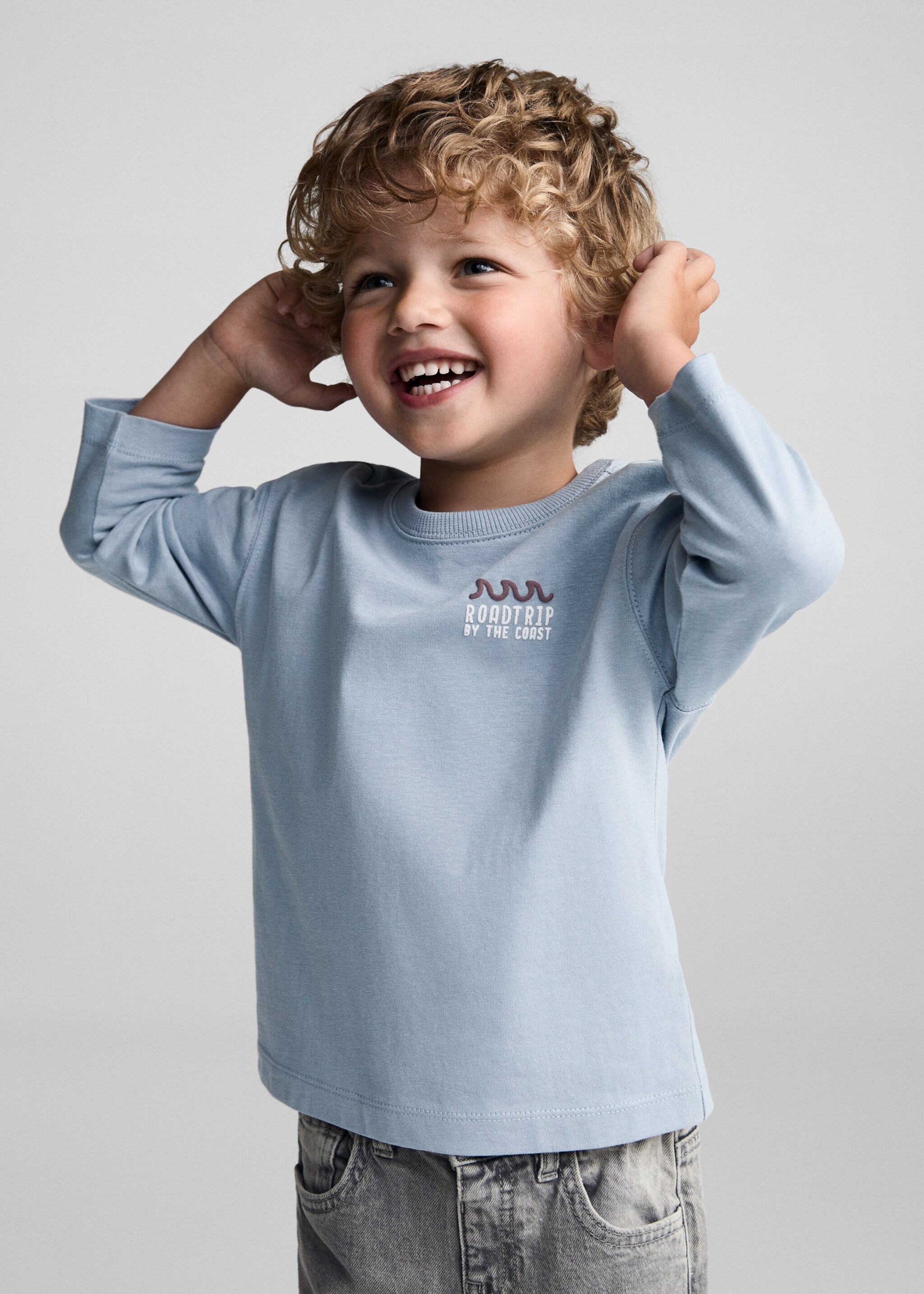Long-sleeved t-shirt with embossed print - Medium plane, Sky Blue. Ref: 77004786-00.