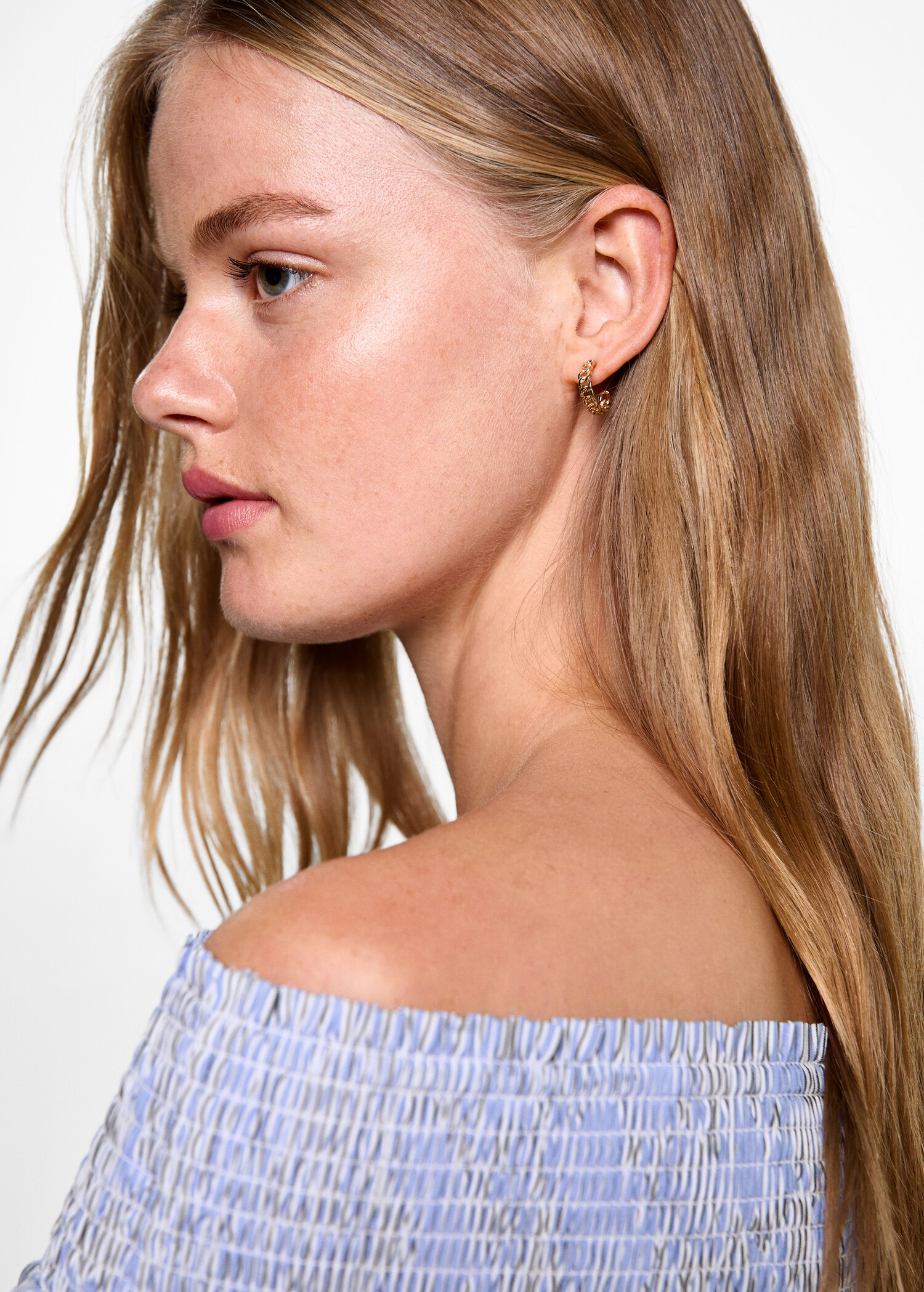 Off-shoulder blouse - Details of the article 1