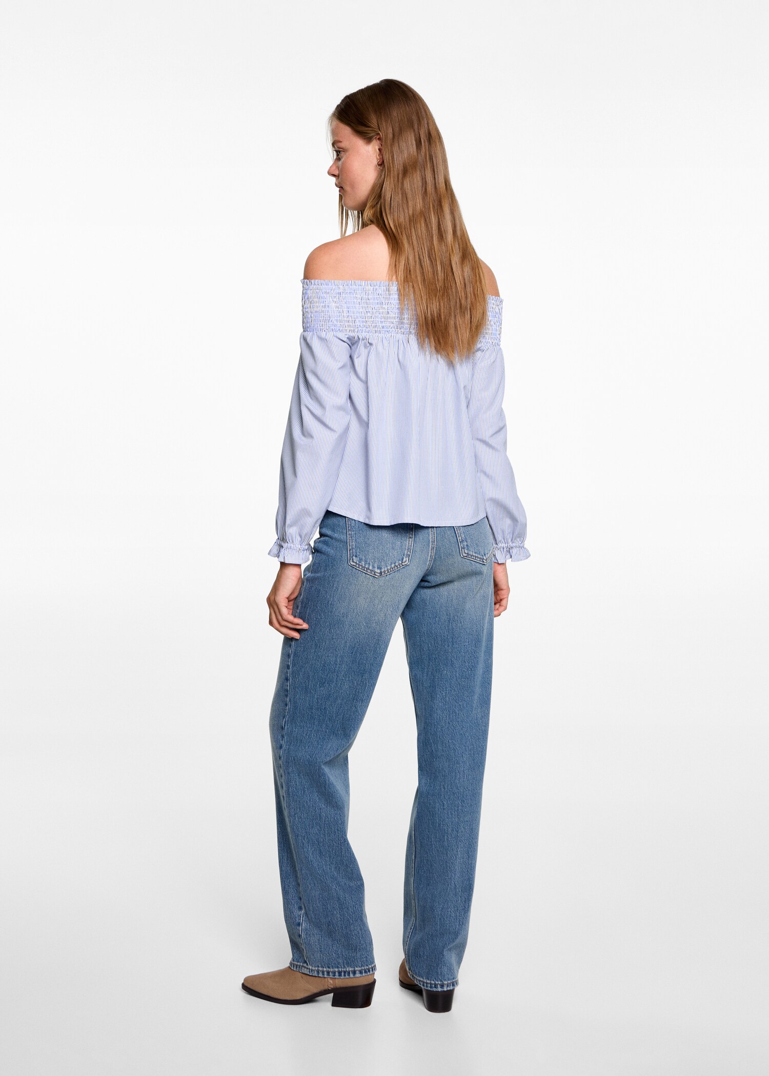 Off-shoulder blouse - Reverse of the article