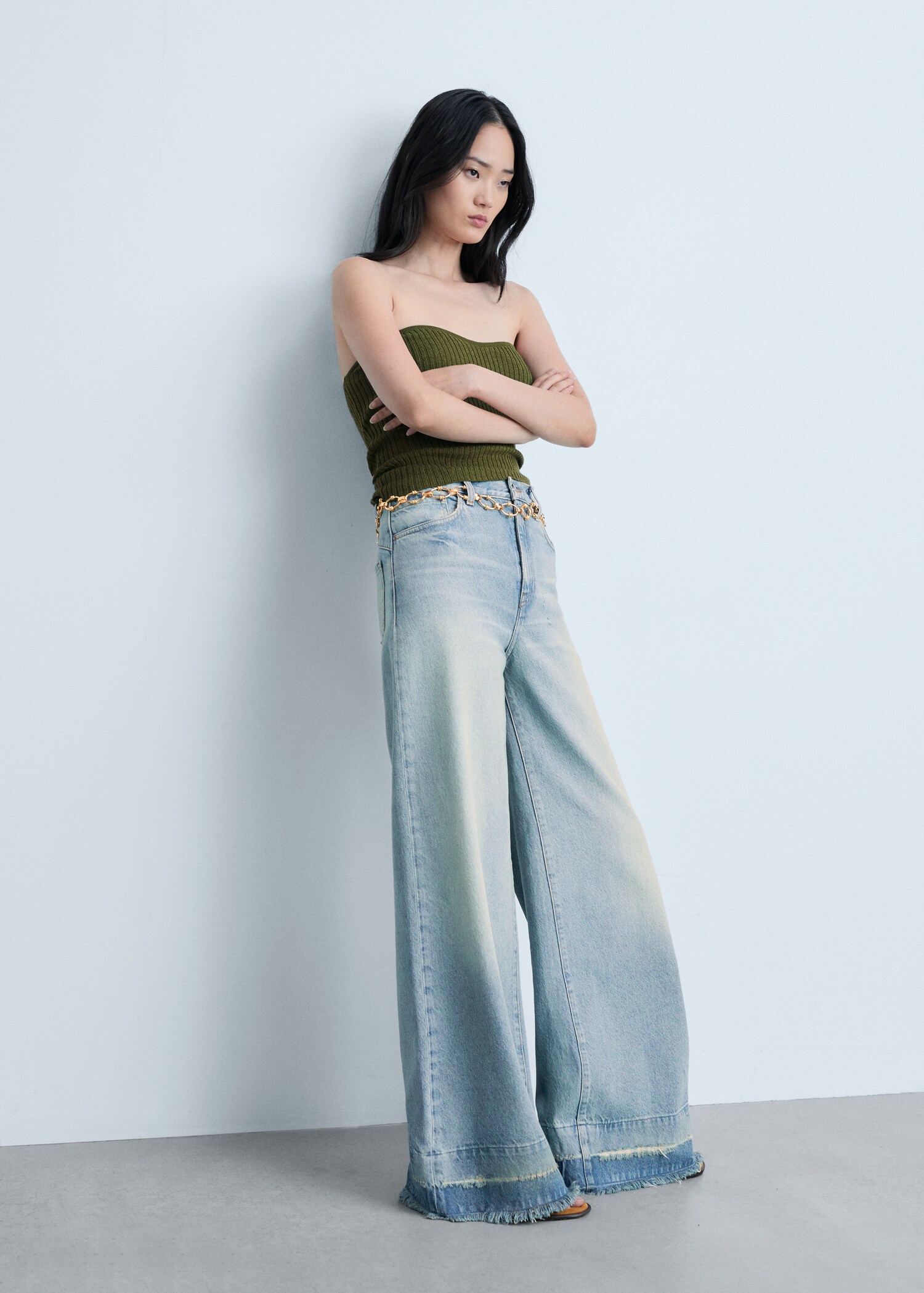 Knitted top with sweetheart neckline - Details of the article 2