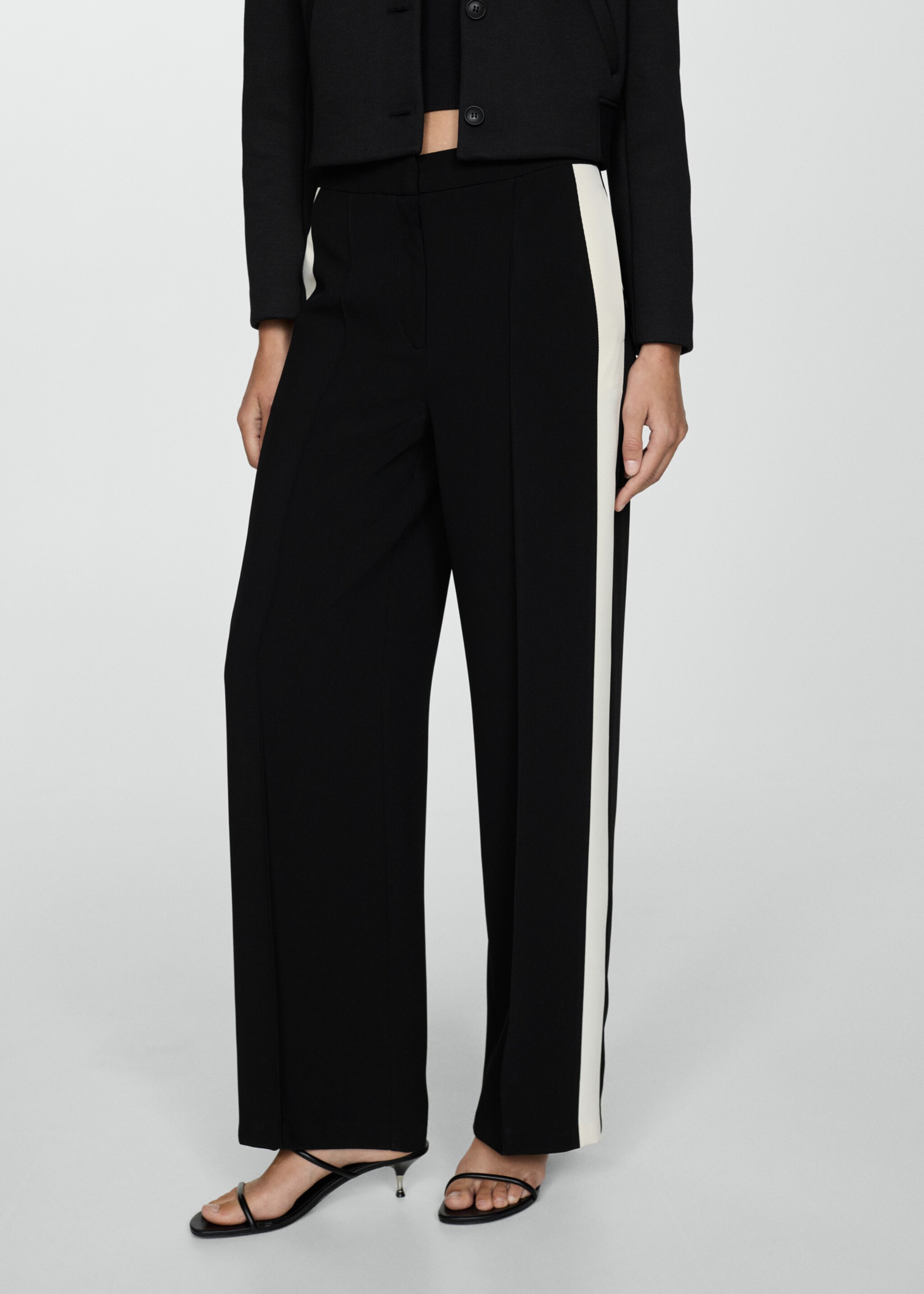 Striped trousers with contrasting sides - Medium plane, Black. Ref: 77004797-00.