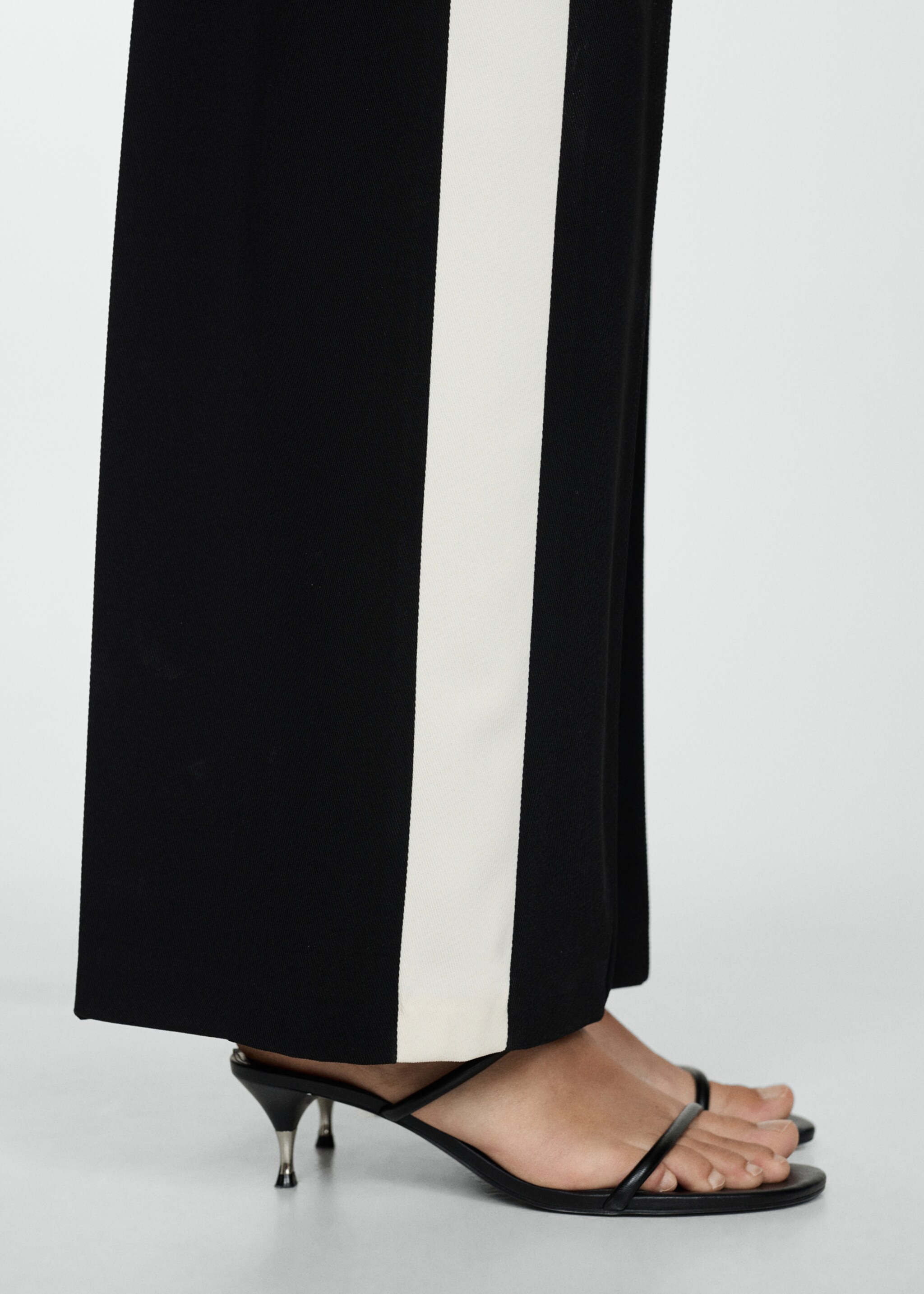 Striped trousers with contrasting sides - Details of the article 6, Black. Ref: 77004797-00.