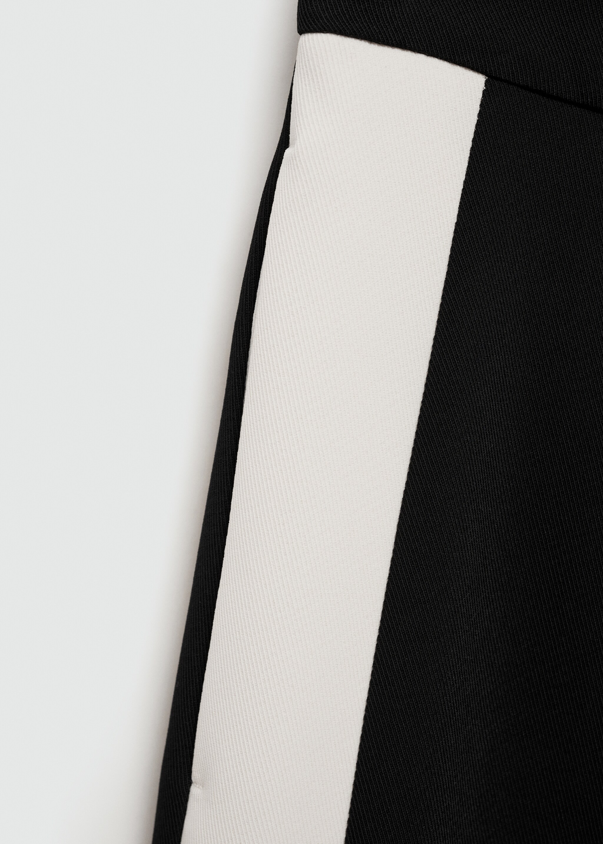 Striped trousers with contrasting sides - Details of the article 8, Black. Ref: 77004797-00.