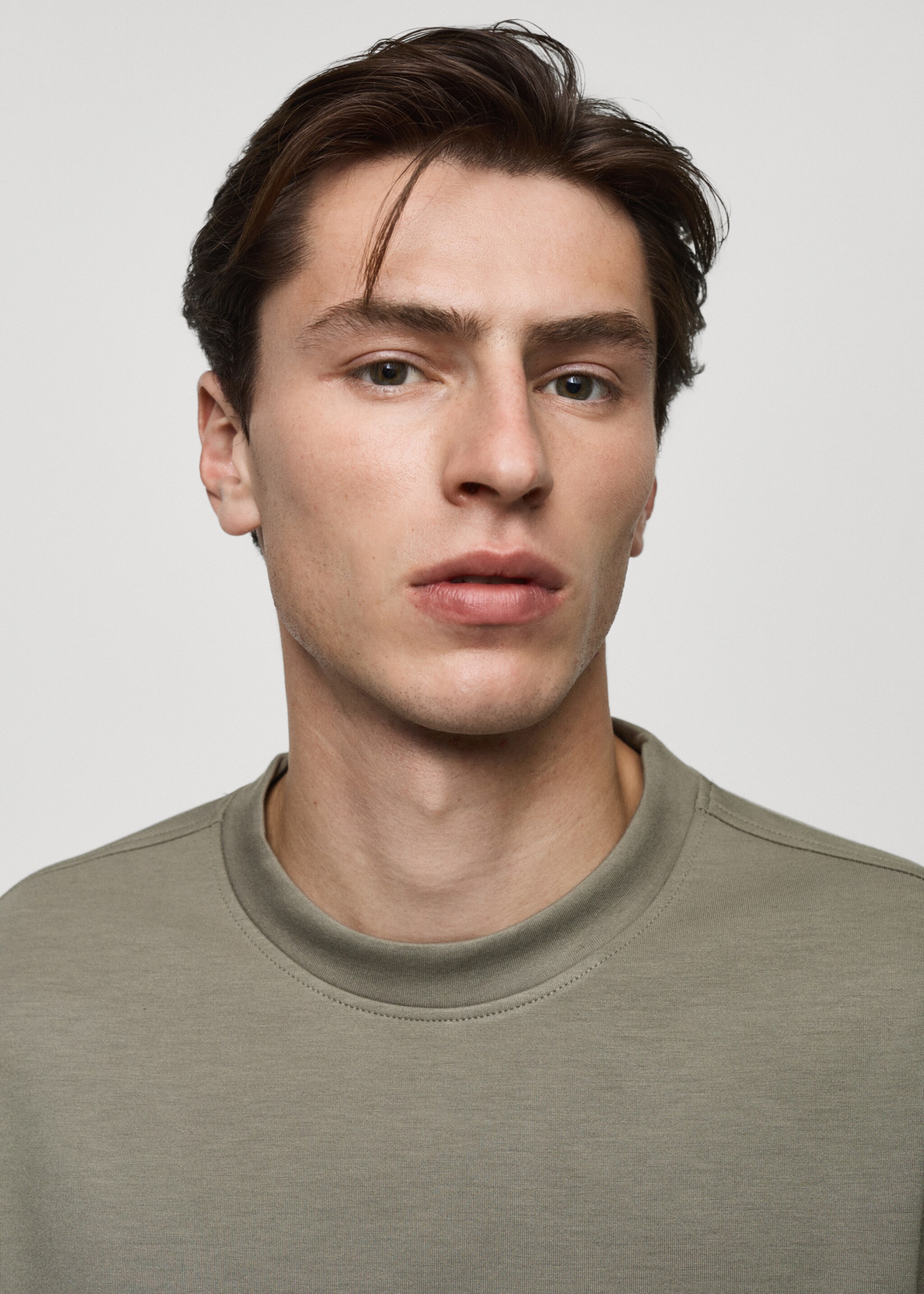 Regular-fit T-shirt van sweatstof - Detail van het artikel 1, Middengroen. Ref: 77005153-00.