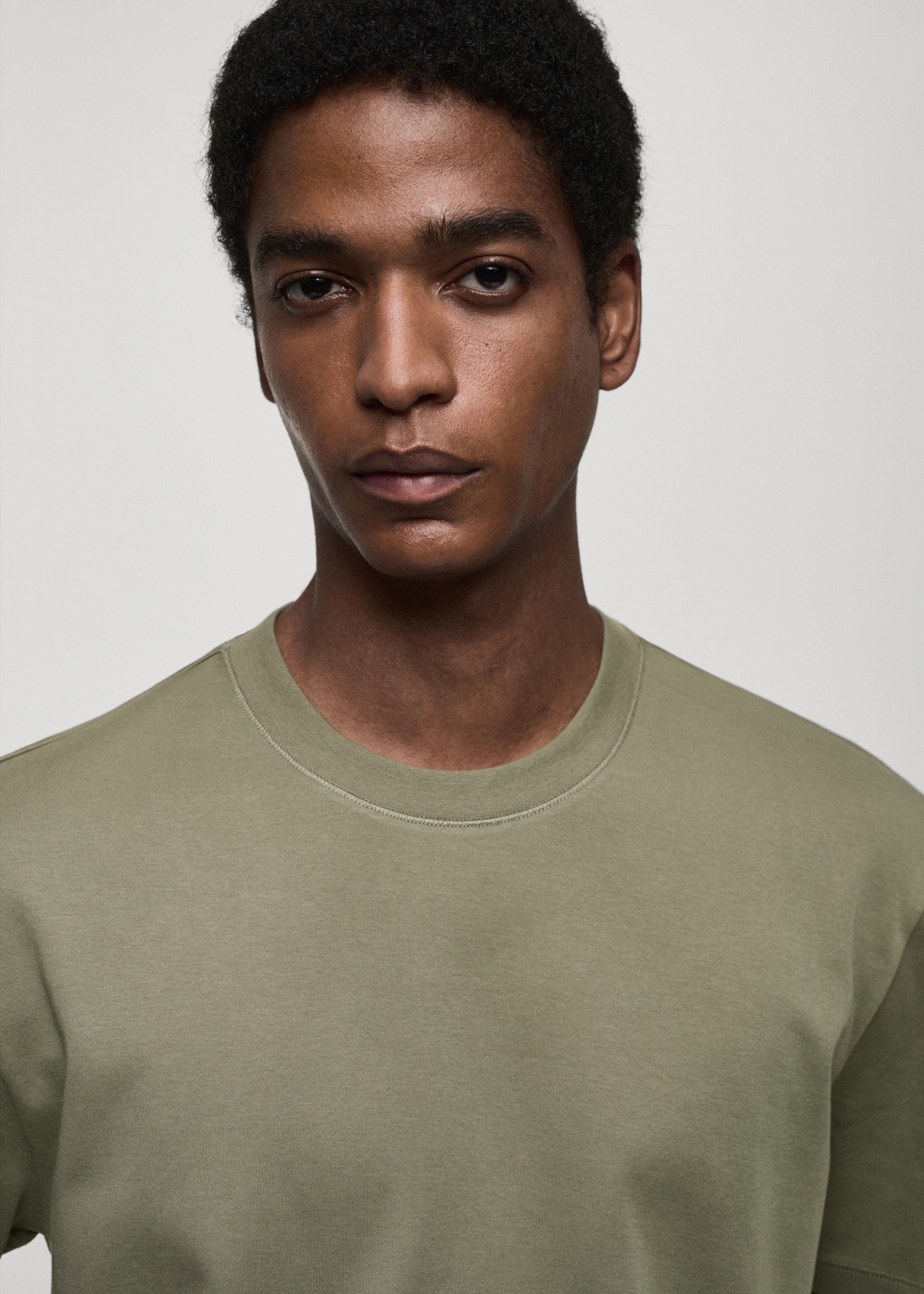Regular-fit 100% cotton t-shirt - Details of the article 1, Medium Green. Ref: 77005154-00.