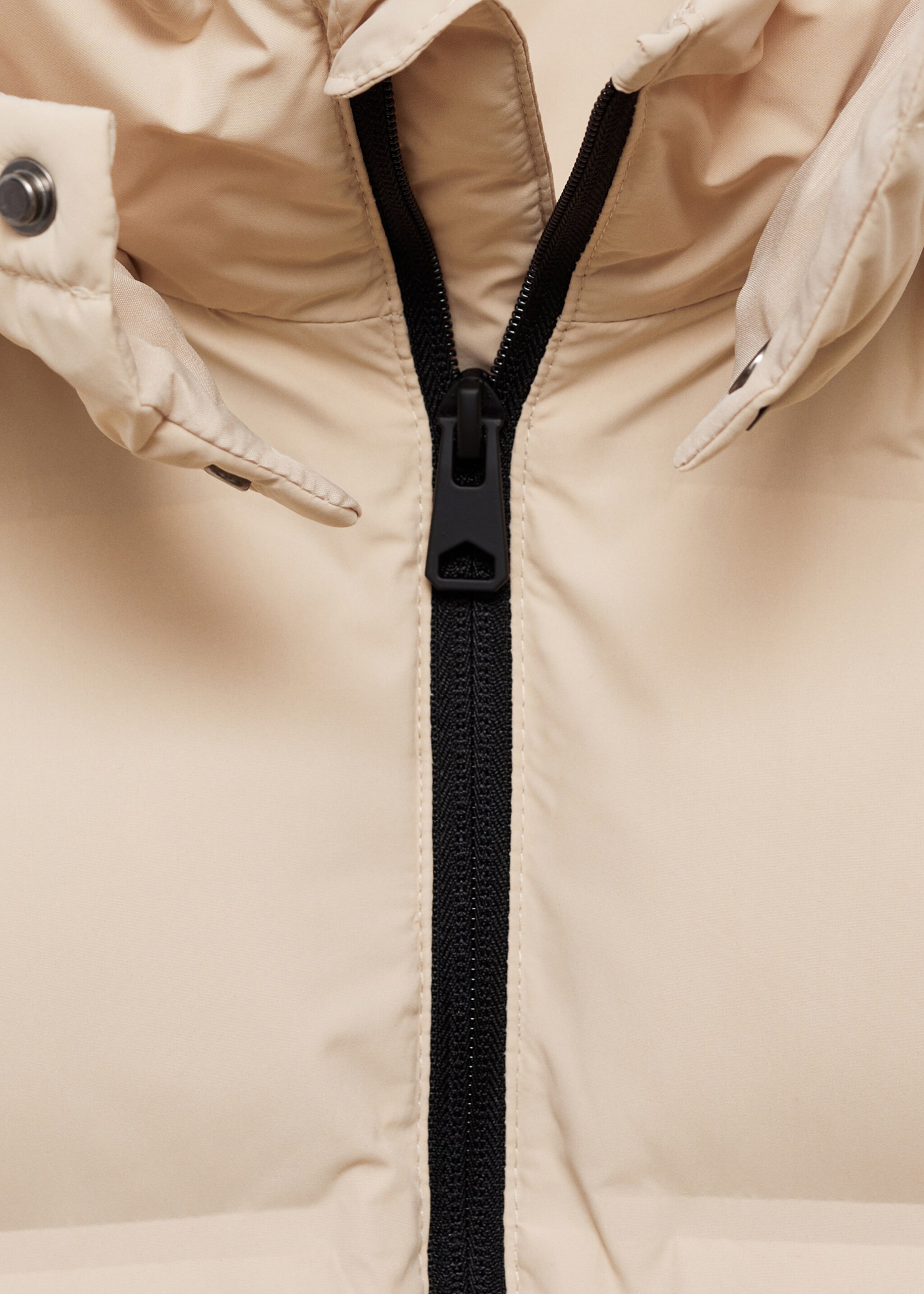 Anorac llarg embuatat - Detall de l'article 8, Beige. Ref: 77005633-00.