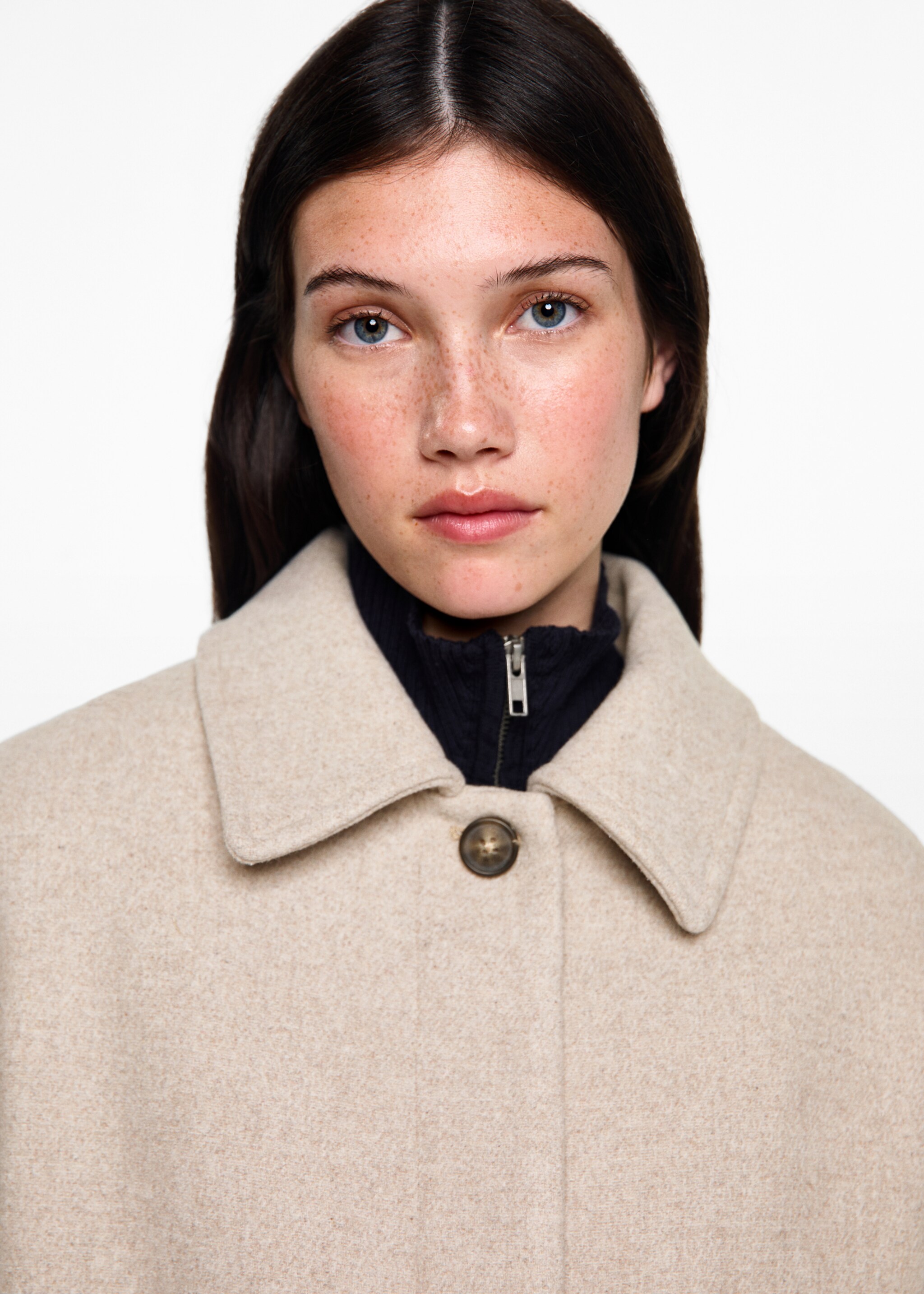 Short cloth coat - Details of the article 1, Medium Brown. Ref: 77005634-00.