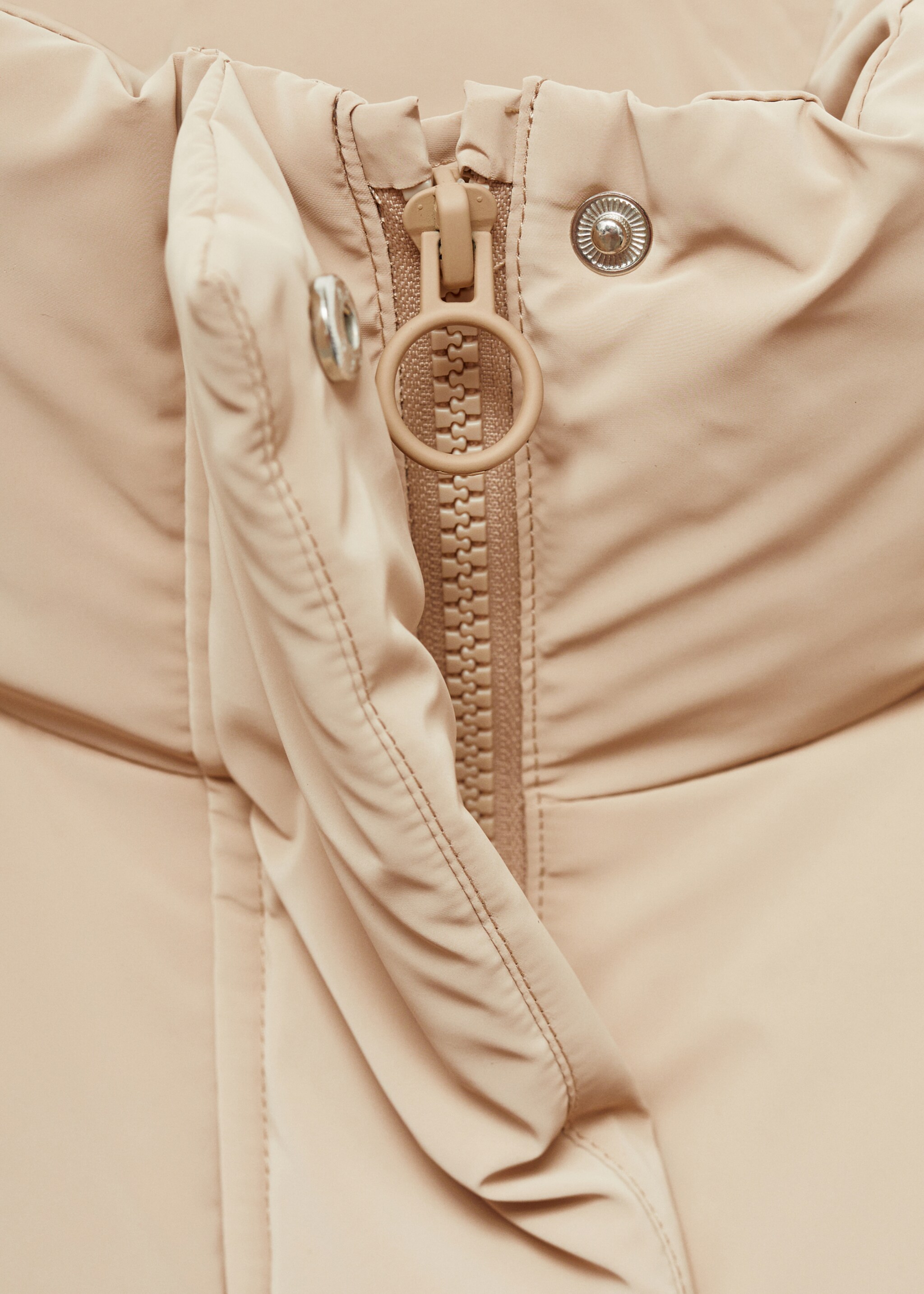 Waterdichte gewatteerde jas met ruitpatroon - Detail van het artikel 8, Open beige. Ref: 77005635-00.