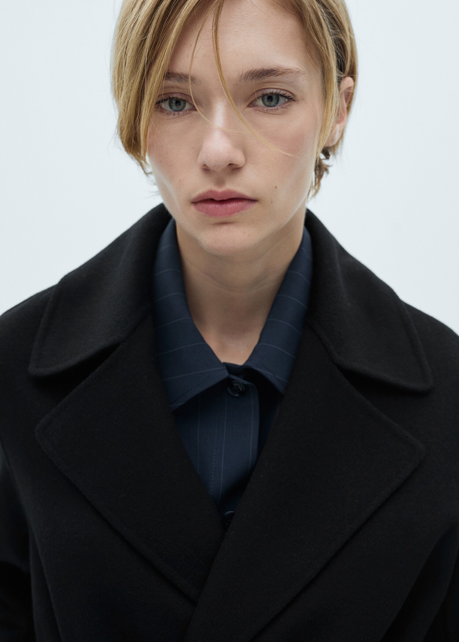 Manteau fait main avec ceinture - Détail de l'article 1